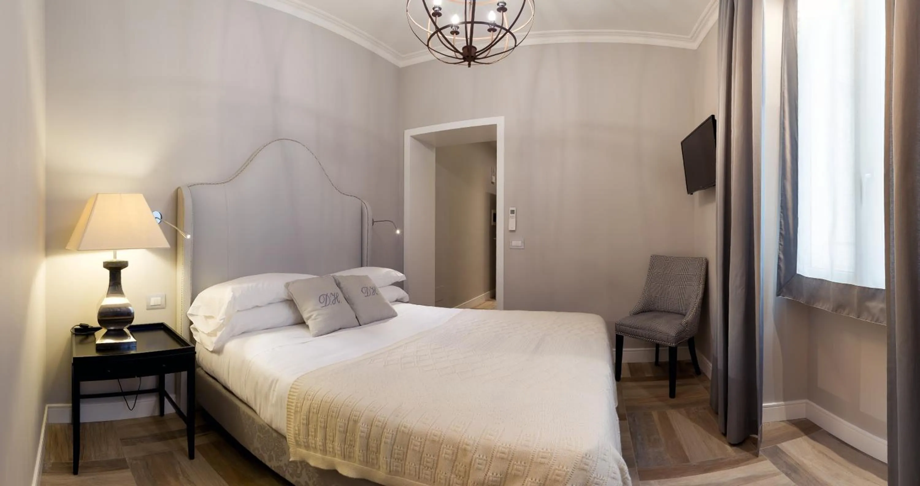 Photo of the whole room, Bed in Deseo Home