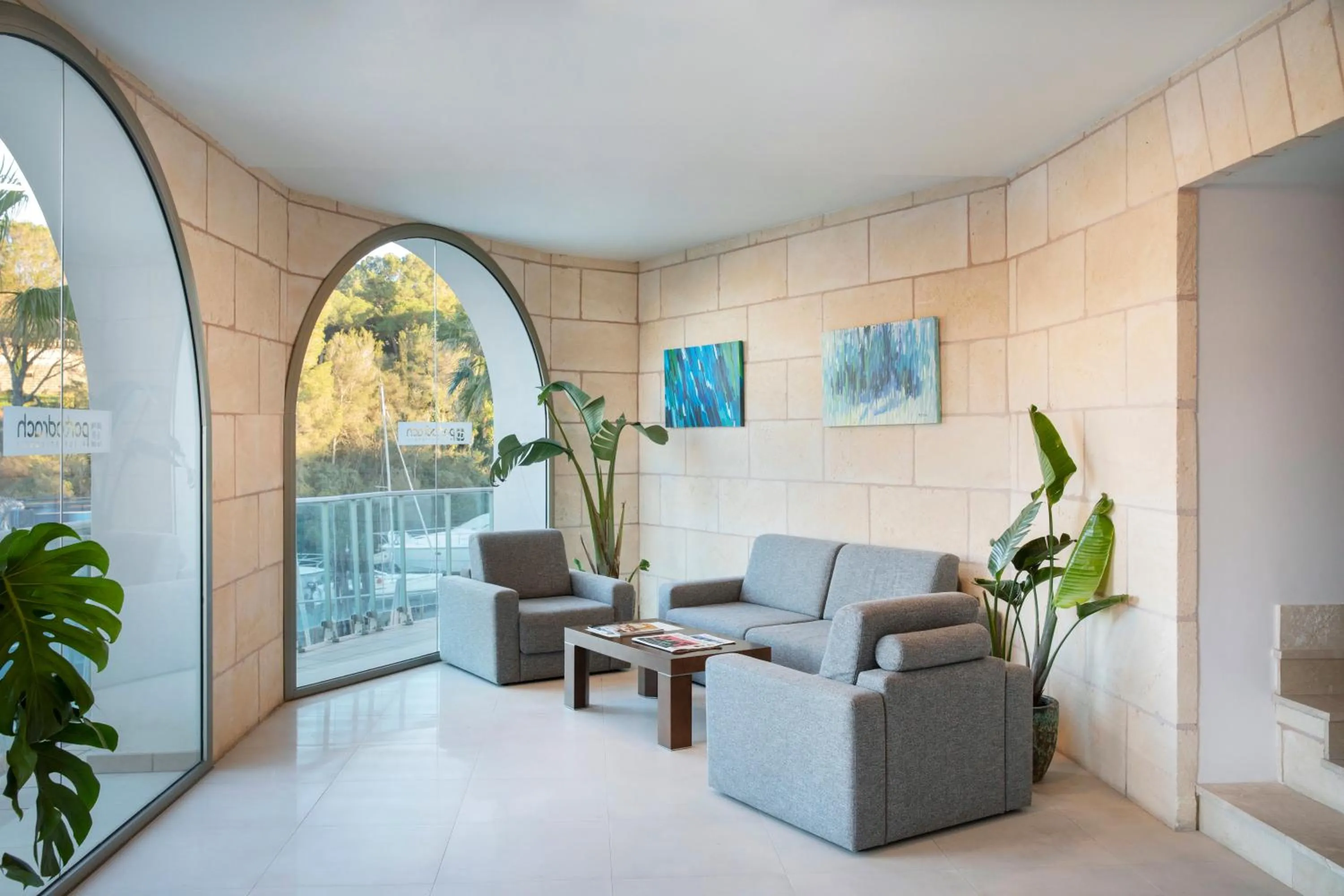 Lobby or reception in Porto Drach Aparthotel & Suites