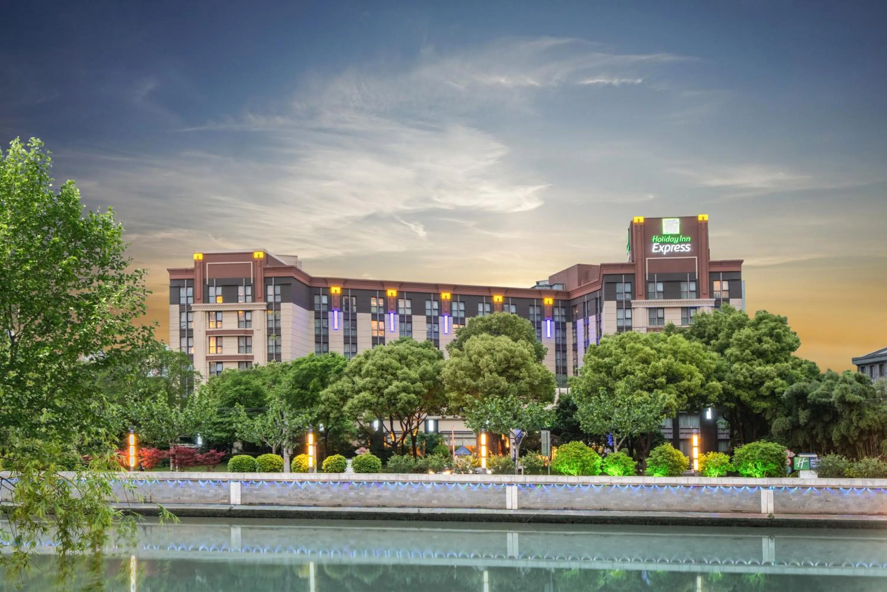 Holiday Inn Express Shanghai Putuo by IHG