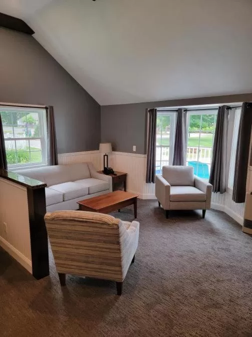 Bed in New England Inn & Lodge