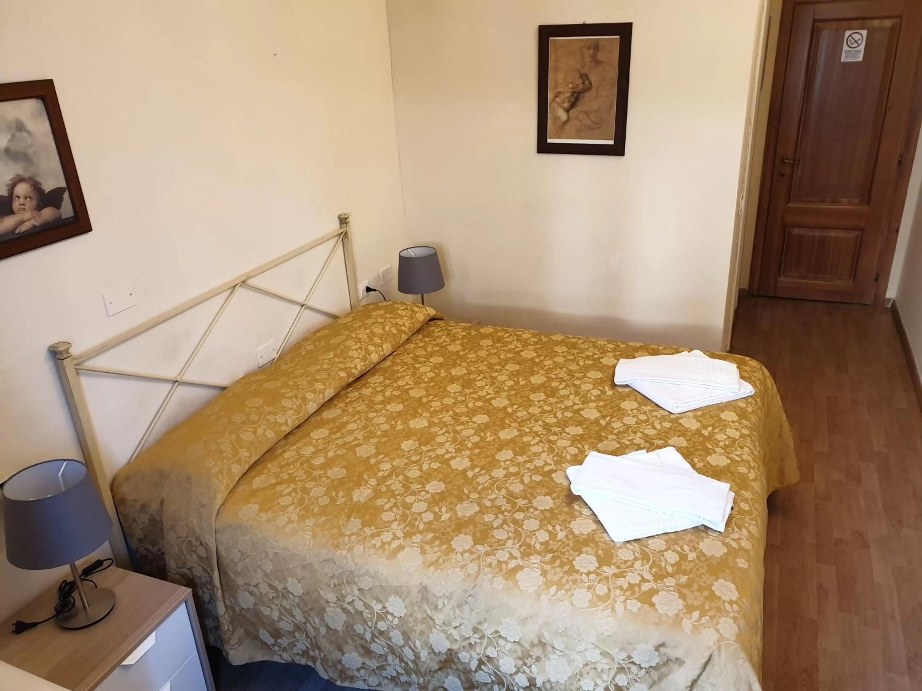 Photo of the whole room, Bed in Hotel Por Santa Maria