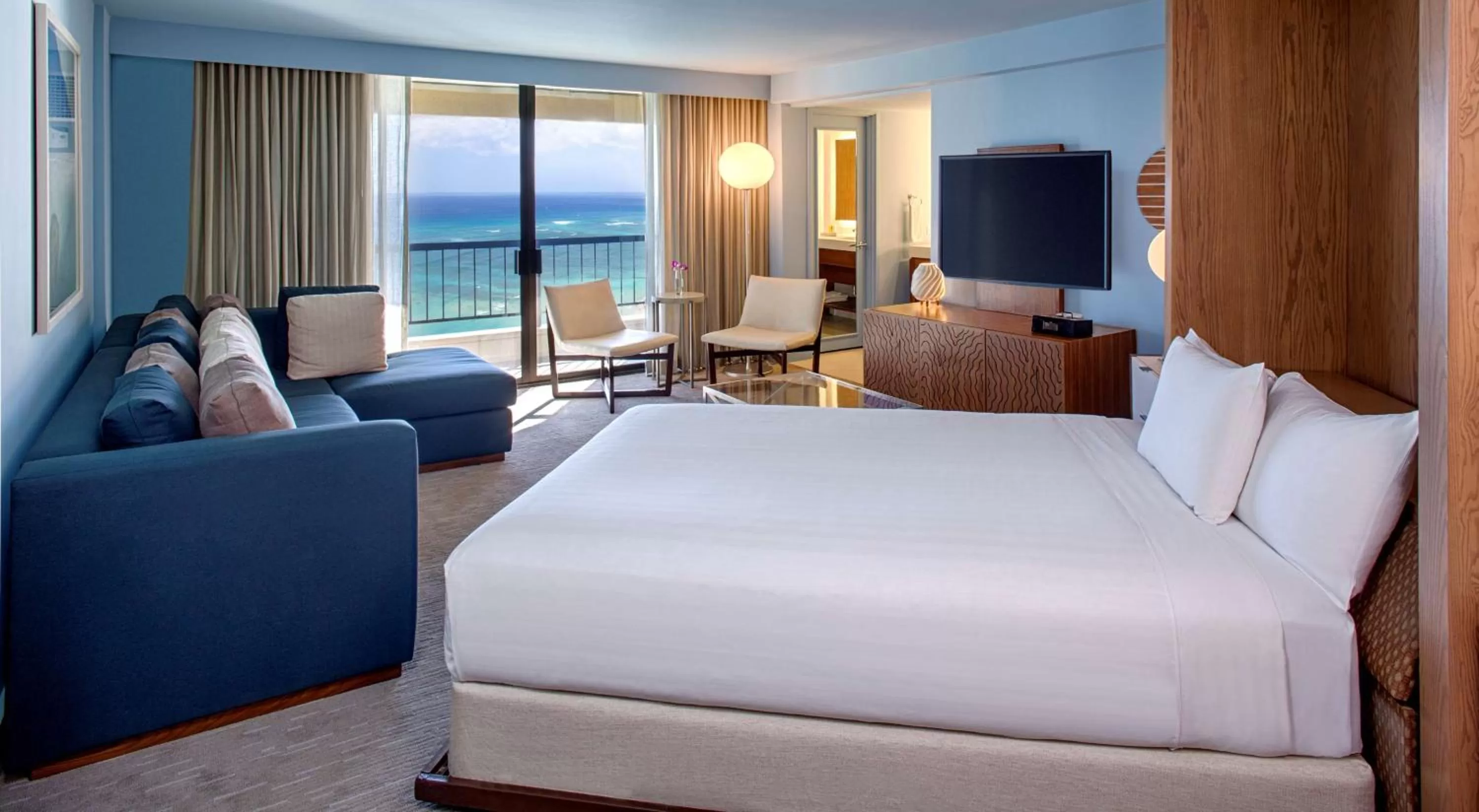Queen Suite with Ocean View in Hyatt Regency Waikiki Beach Resort & Spa