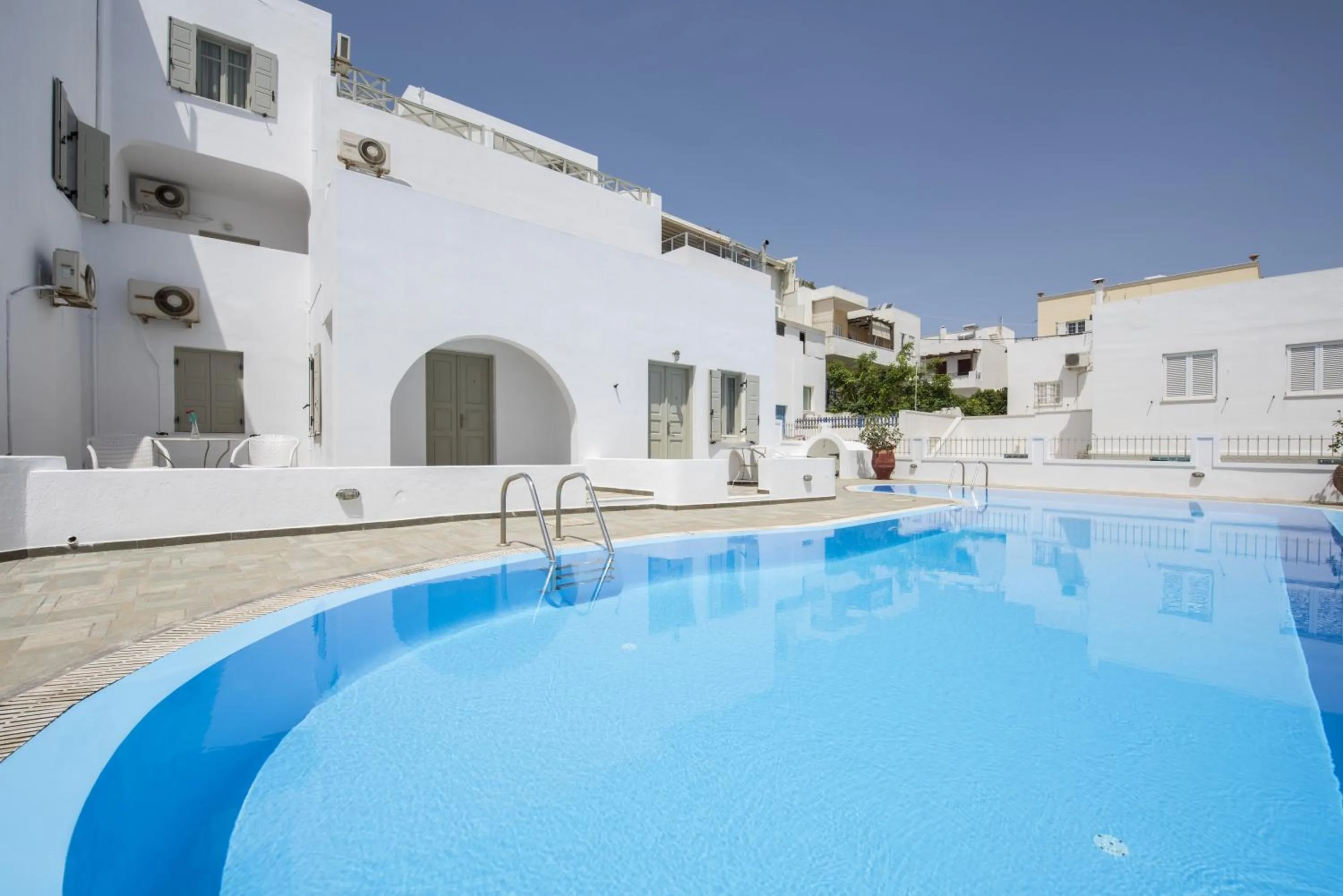 Property building in Nissos Thira