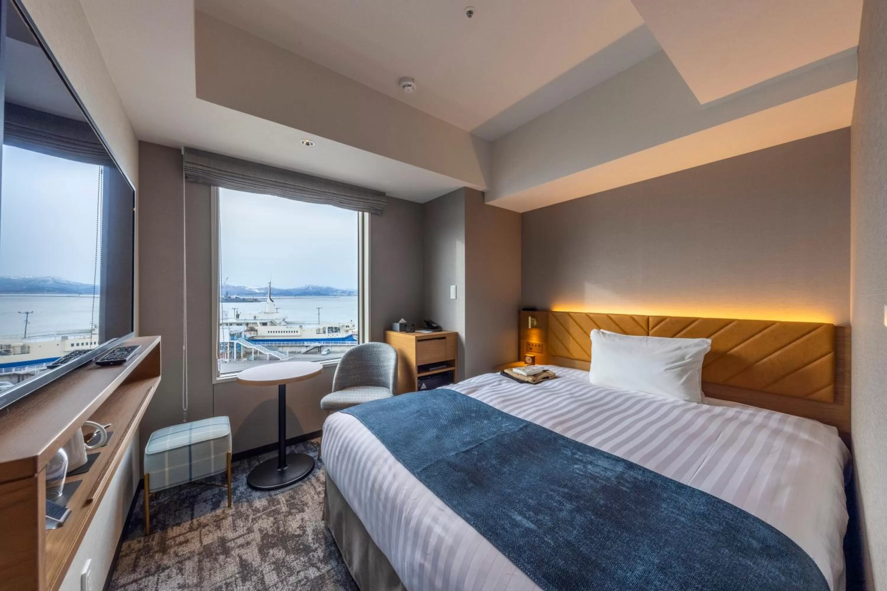 Bed in Tokyu Stay Hakodate Asaichi Akarinoyu