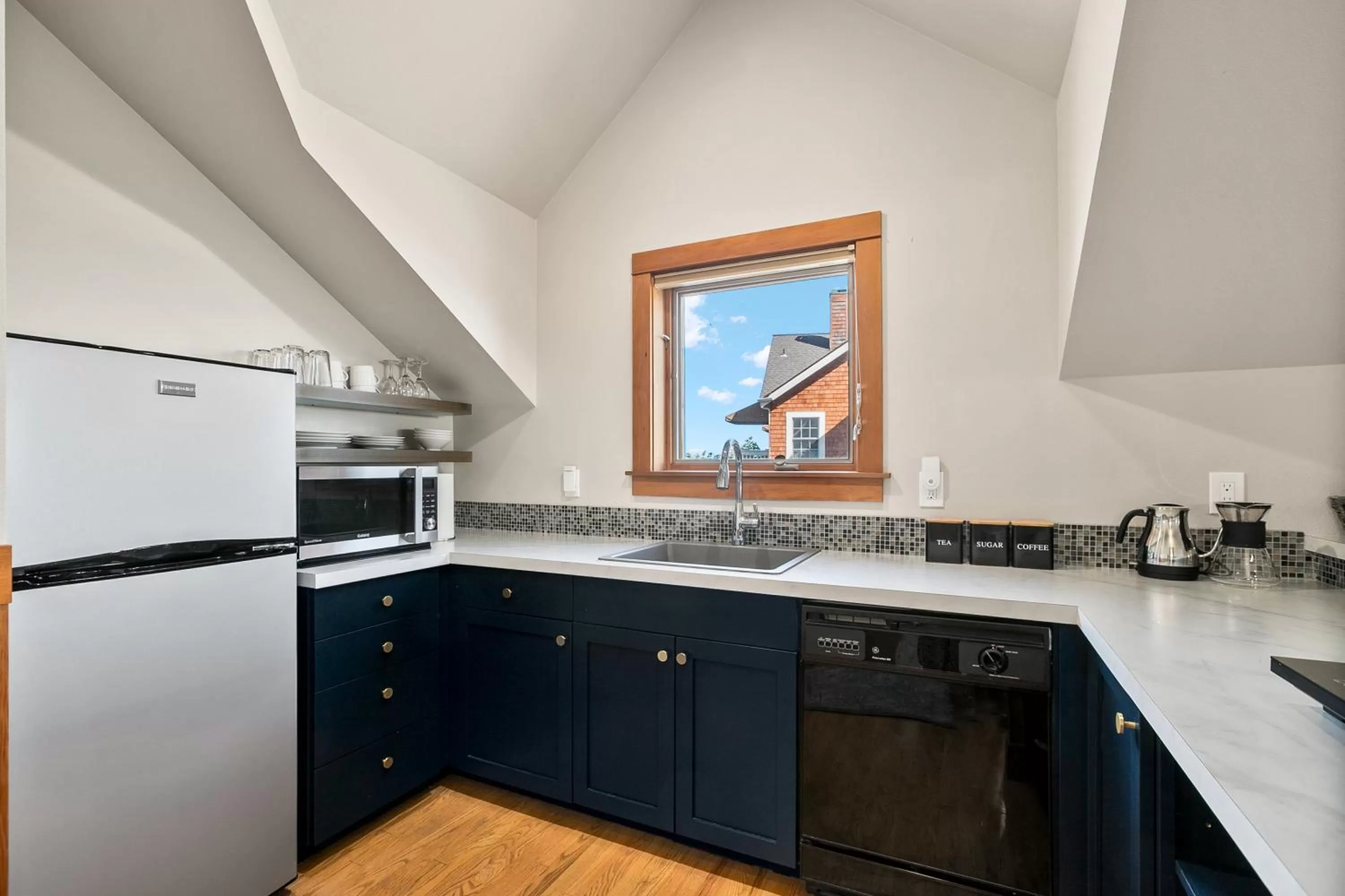 Kitchen or kitchenette in Saratoga Inn