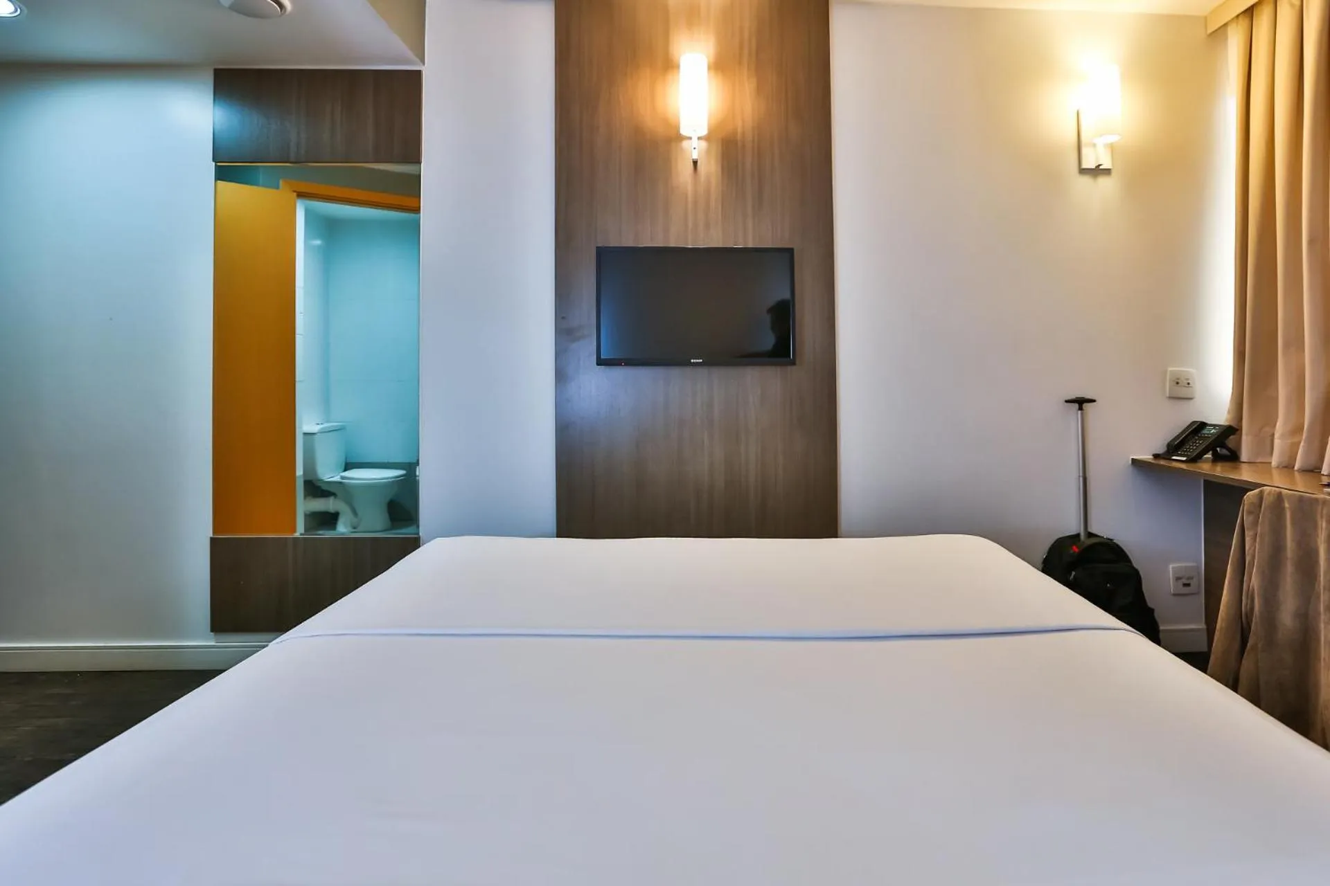 Bed in San Diego Express Barro Preto