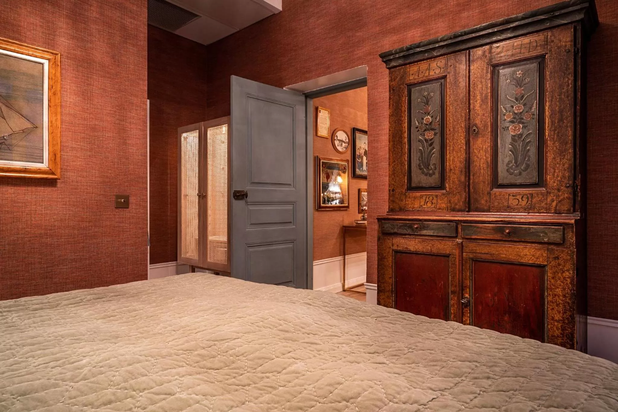 Bedroom, Bed in Victory Hotel