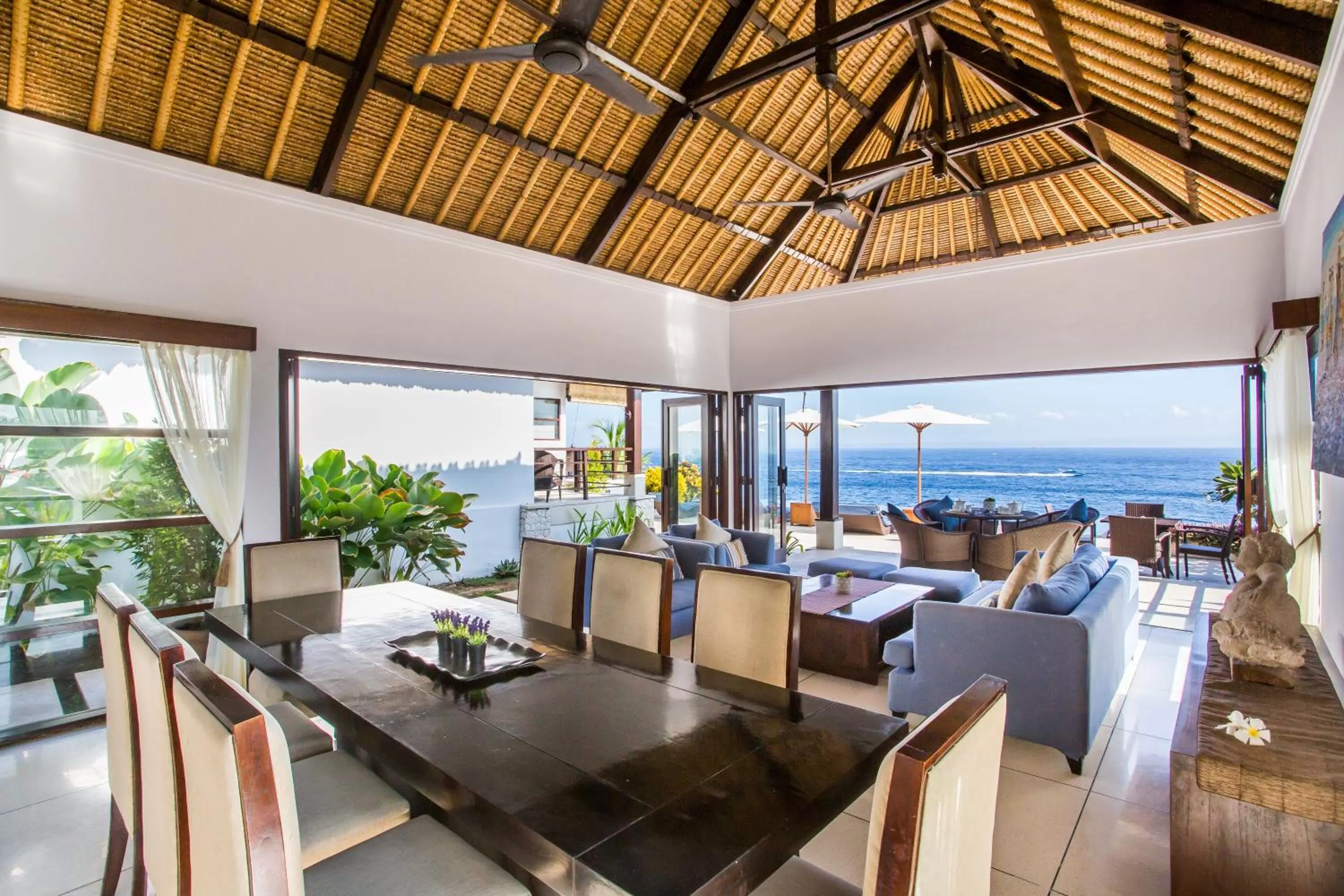 Restaurant/places to eat in The Point Resort Lembongan