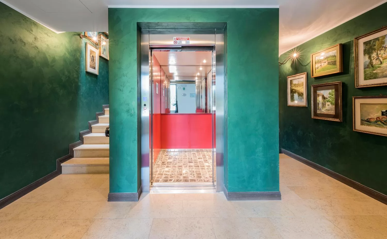 elevator in Hotel Il Corazziere