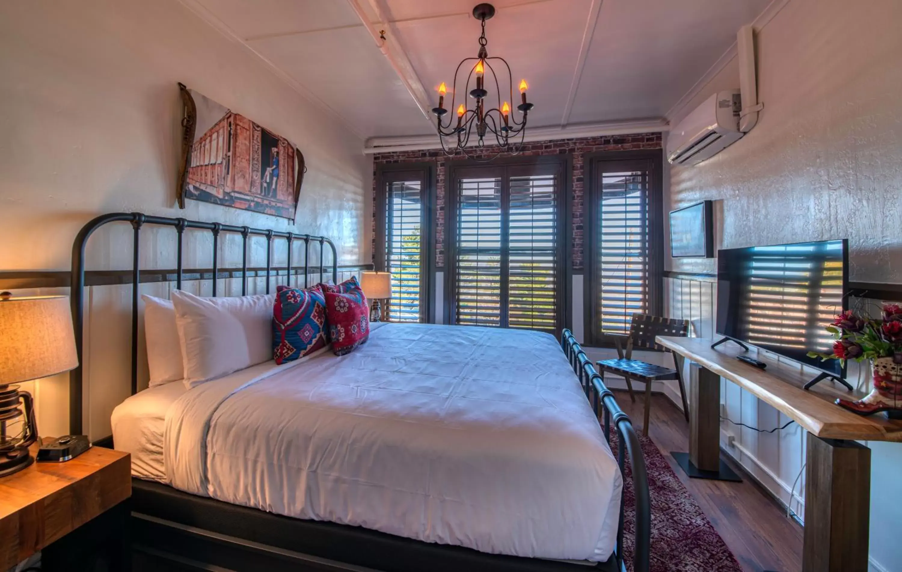 Deluxe King Room in The Clinkscale Deluxe King Room in The Clinkscale