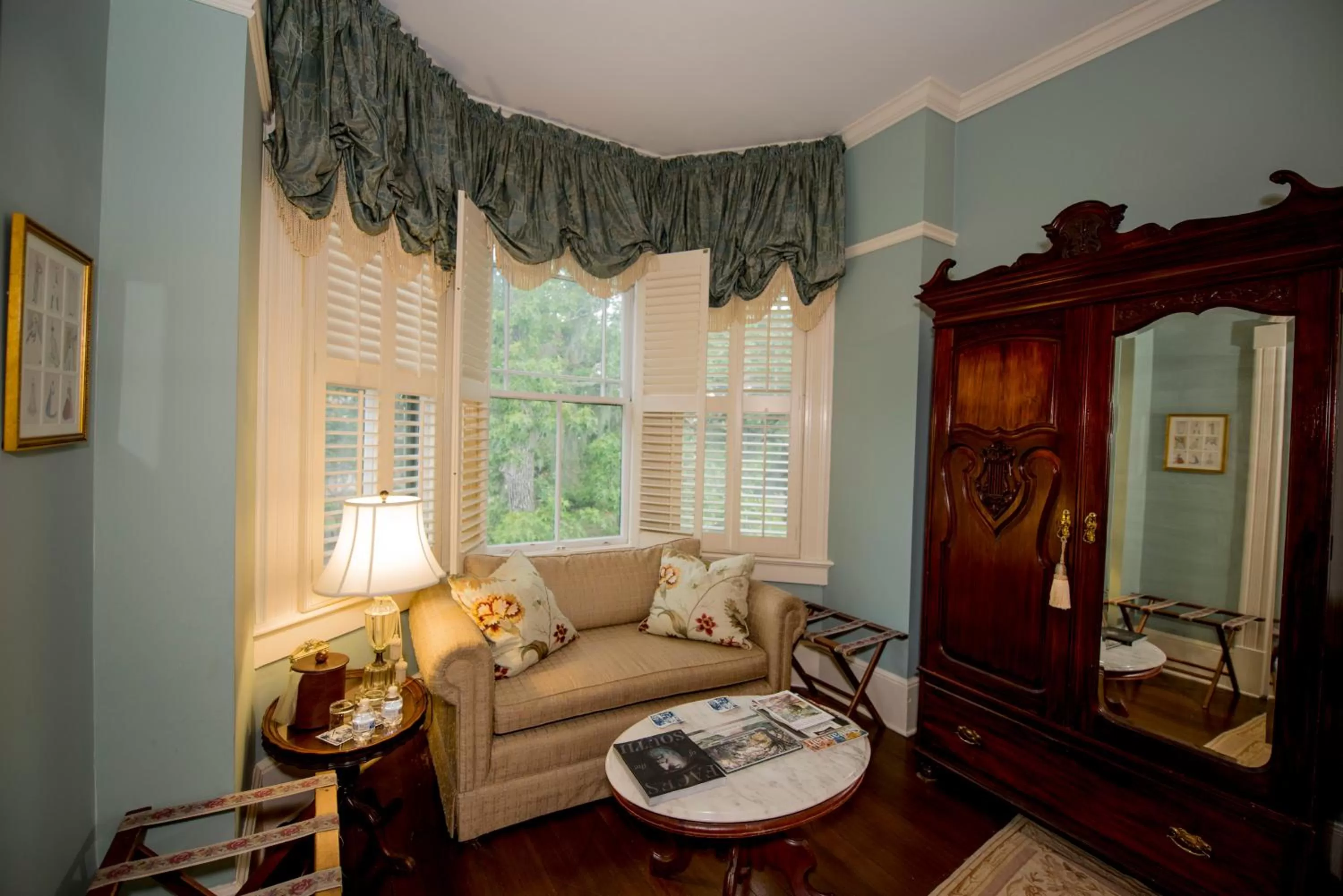 Seating area in Ballastone Inn