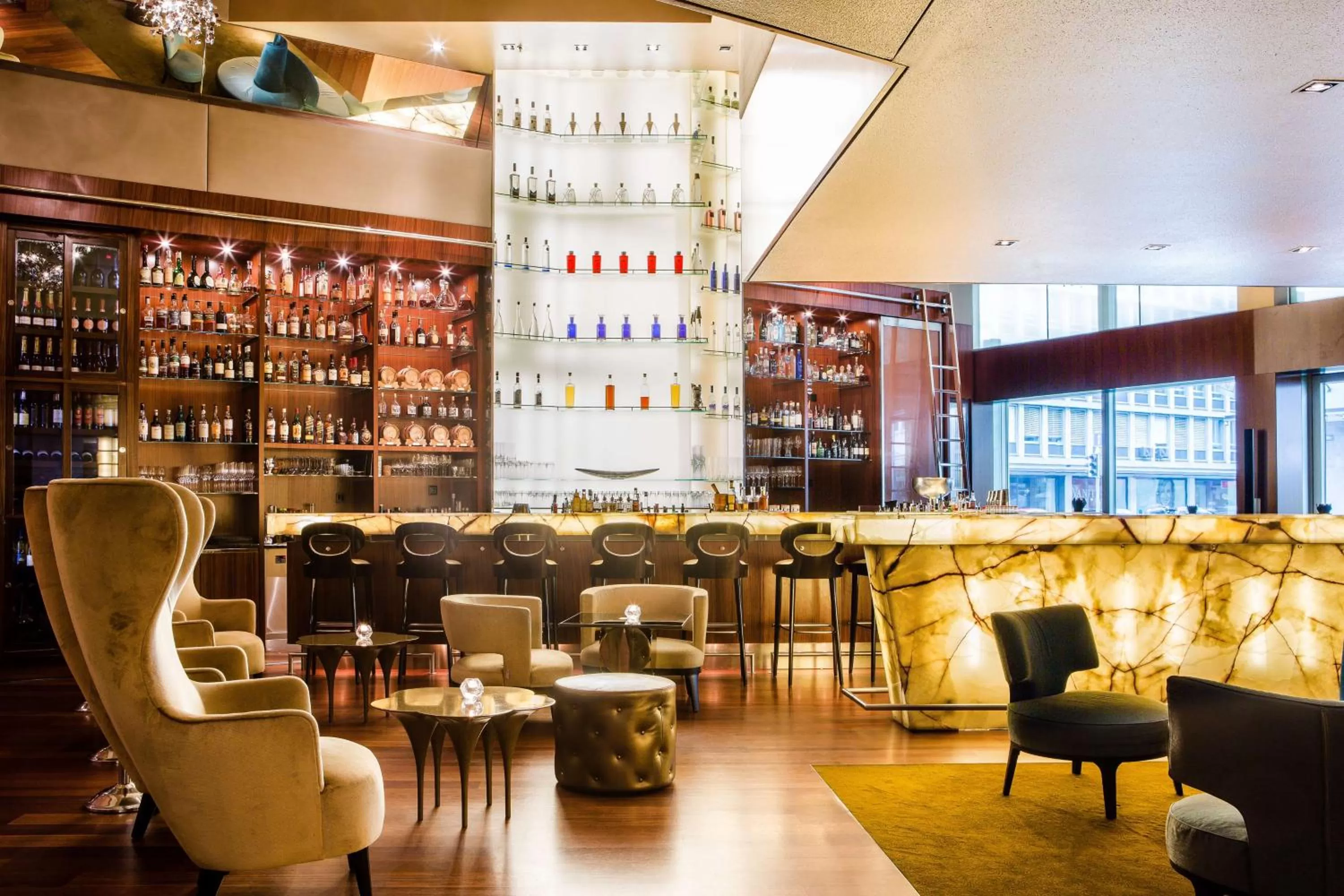 Lounge or bar in Park Hyatt Zurich – City Center Luxury