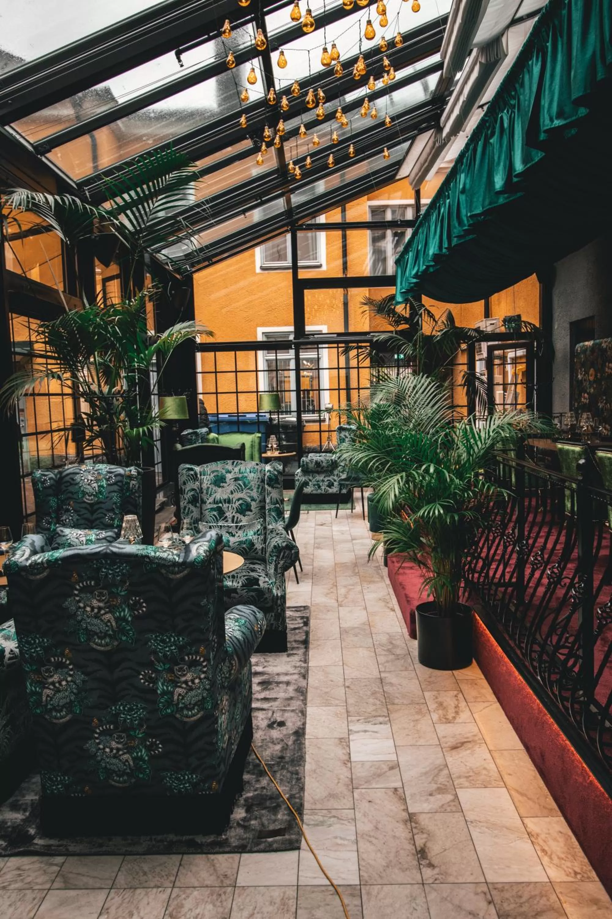 Restaurant/places to eat in Mojo Hotell