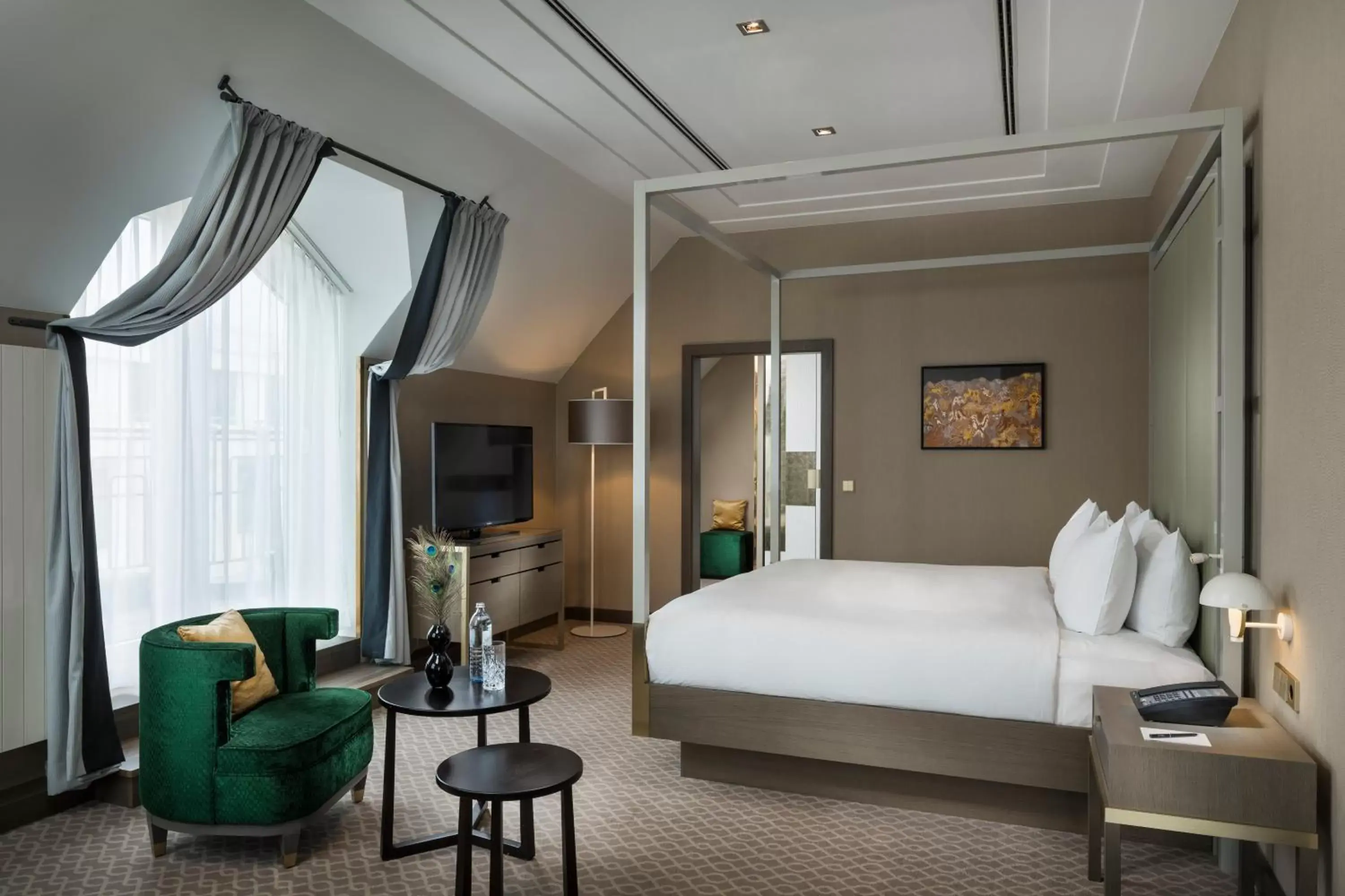 King Penthouse Royal Suite in Hilton Vienna Plaza King Penthouse Royal Suite in Hilton Vienna Plaza