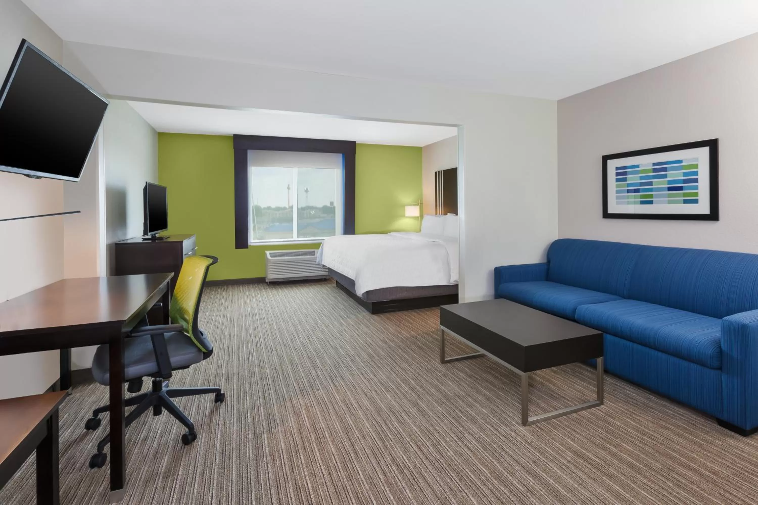 Seating area, Bed in Holiday Inn Express & Suites - Effingham by IHG