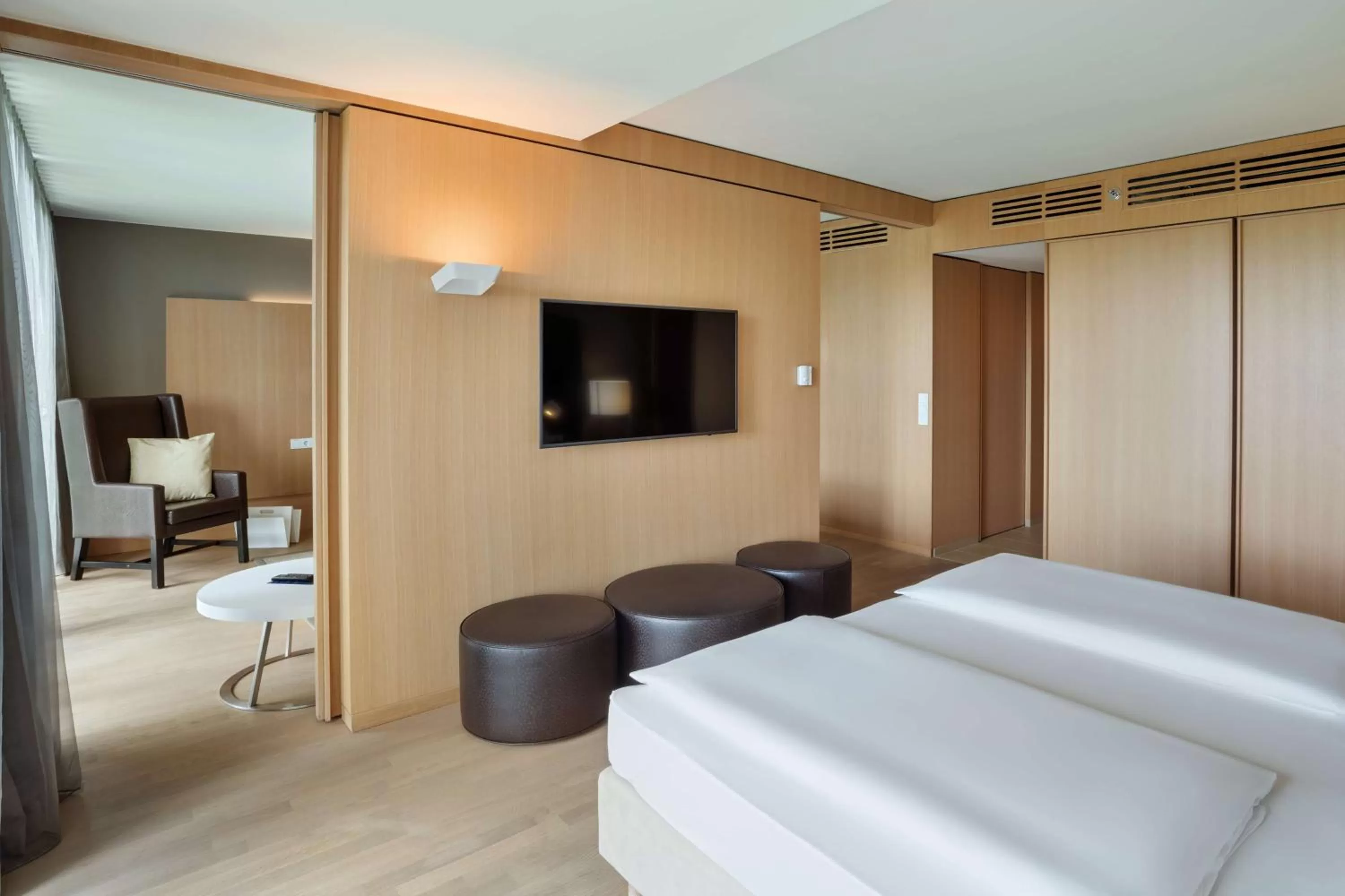 Living room, Bed in Doubletree by Hilton Vienna Schonbrunn