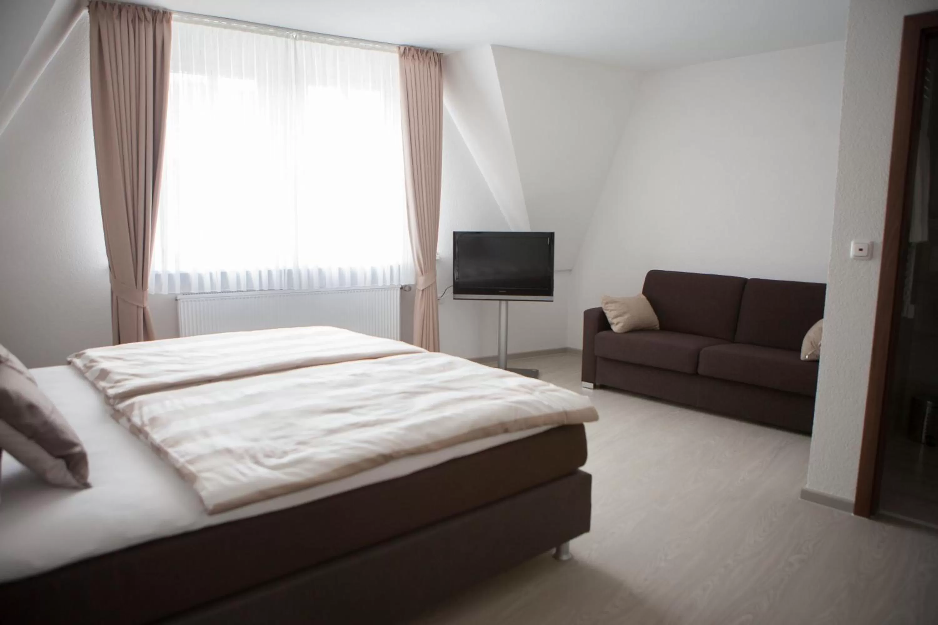 Photo of the whole room, Bed in Hotel am Markt