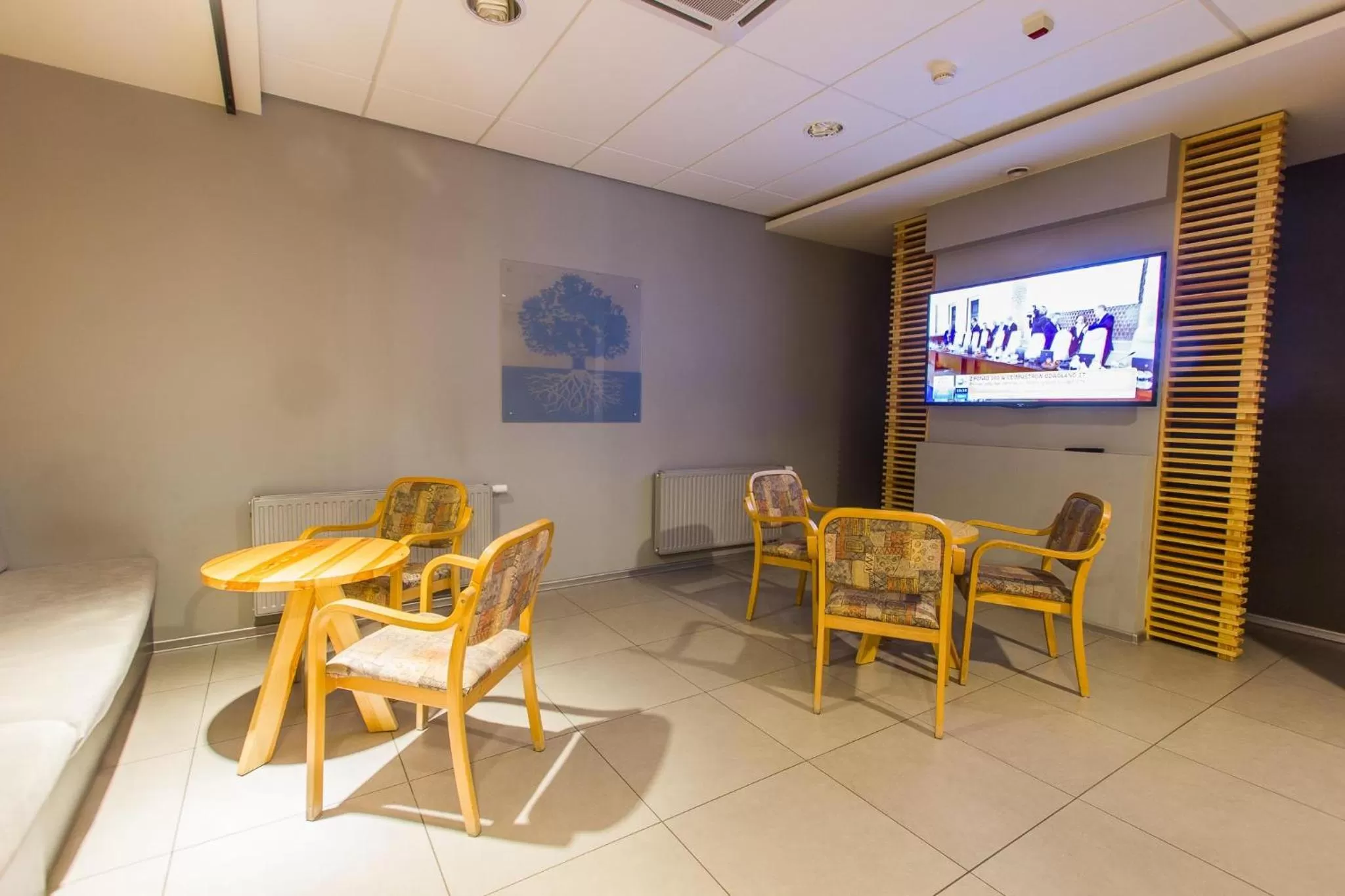 Communal lounge/ TV room in Hotel Platan