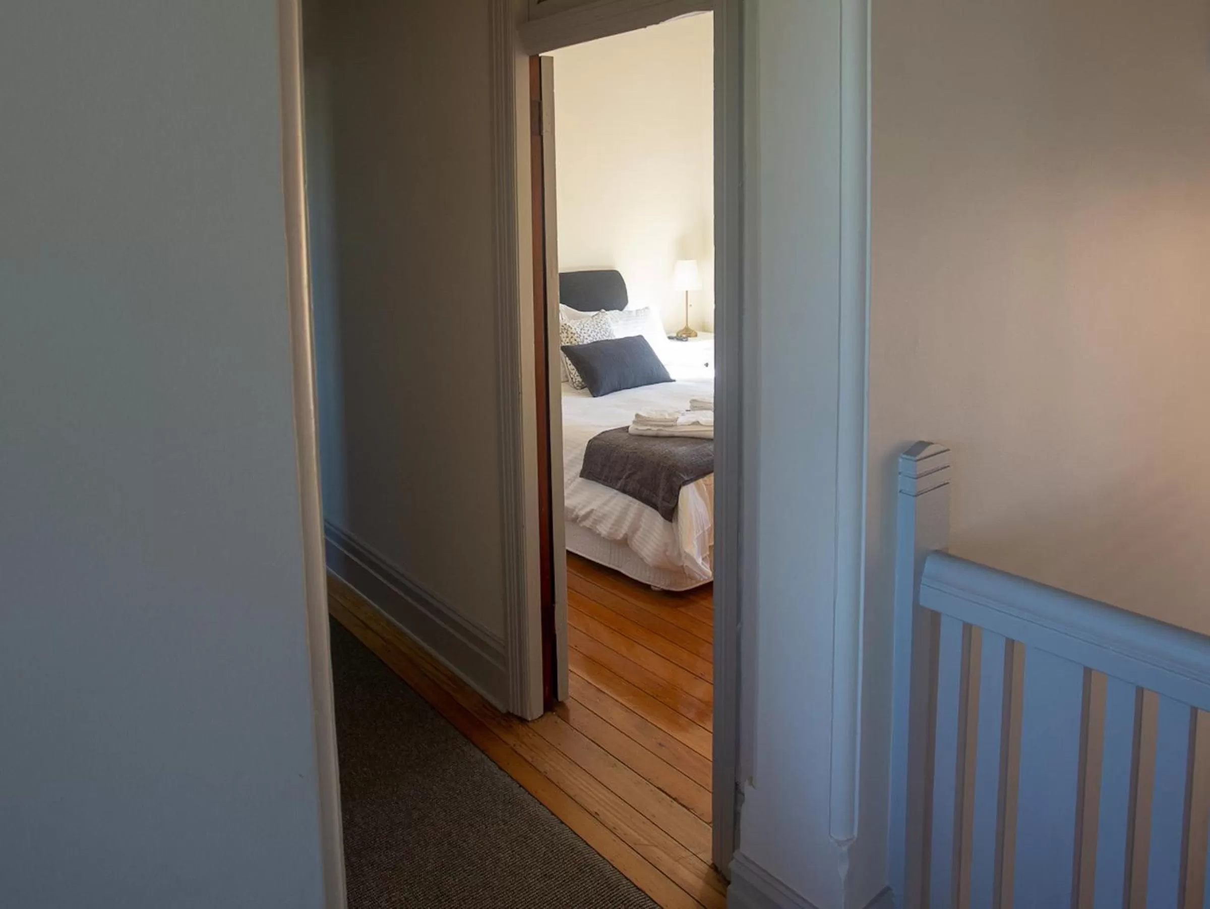 Bedroom, Bathroom in Helensburgh Hotel