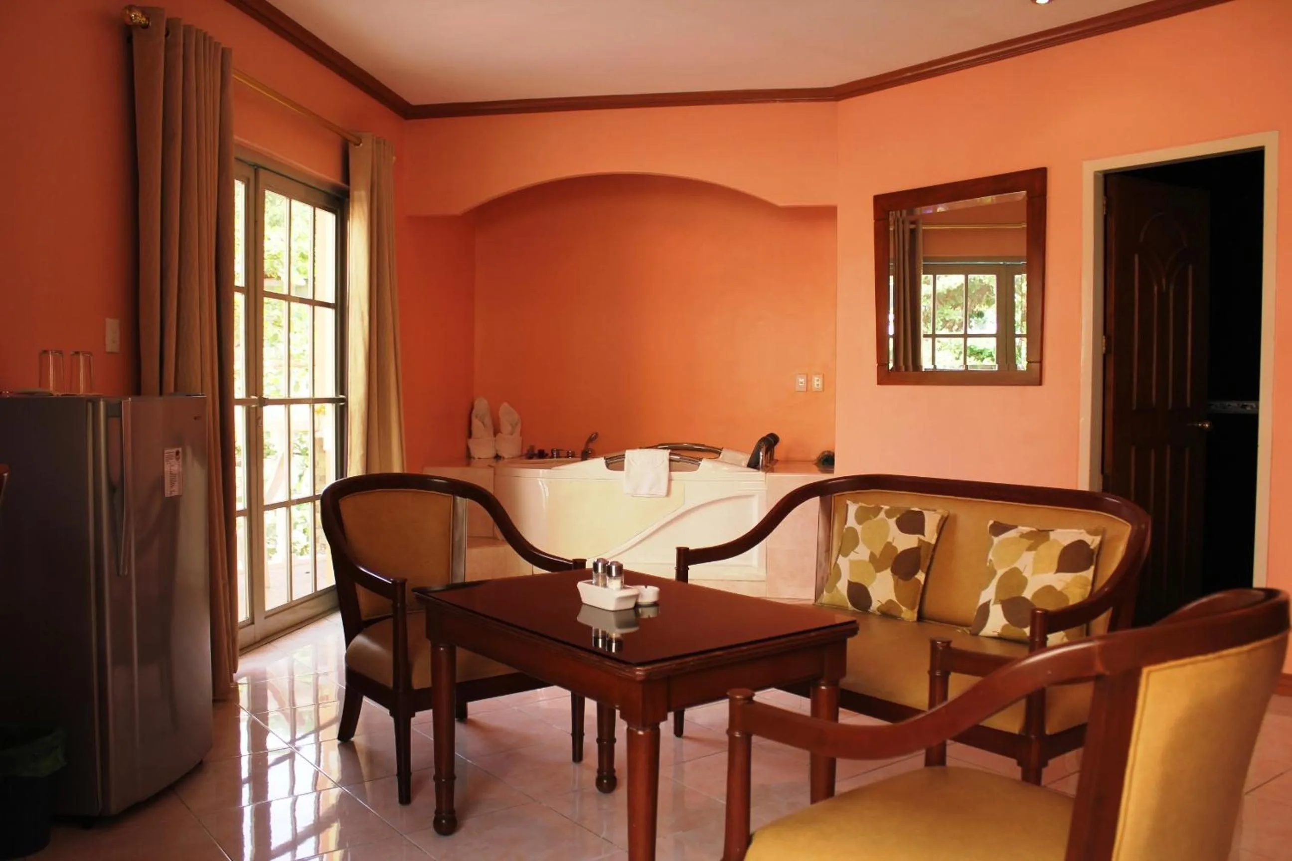 Living room in Pacific Breeze Hotel and Resort