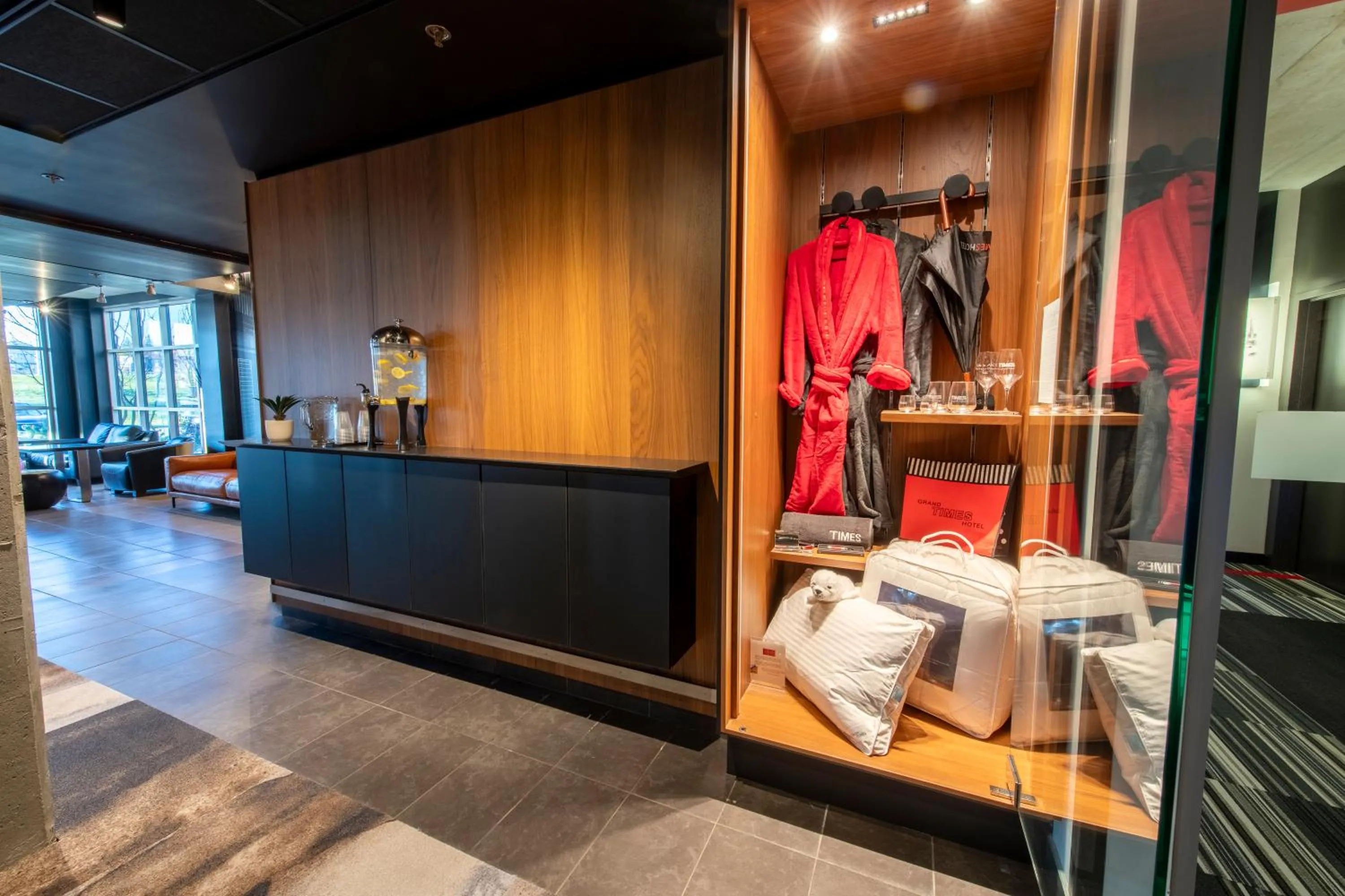 Lobby or reception in Grand Times Hotel – Aeroport de Quebec