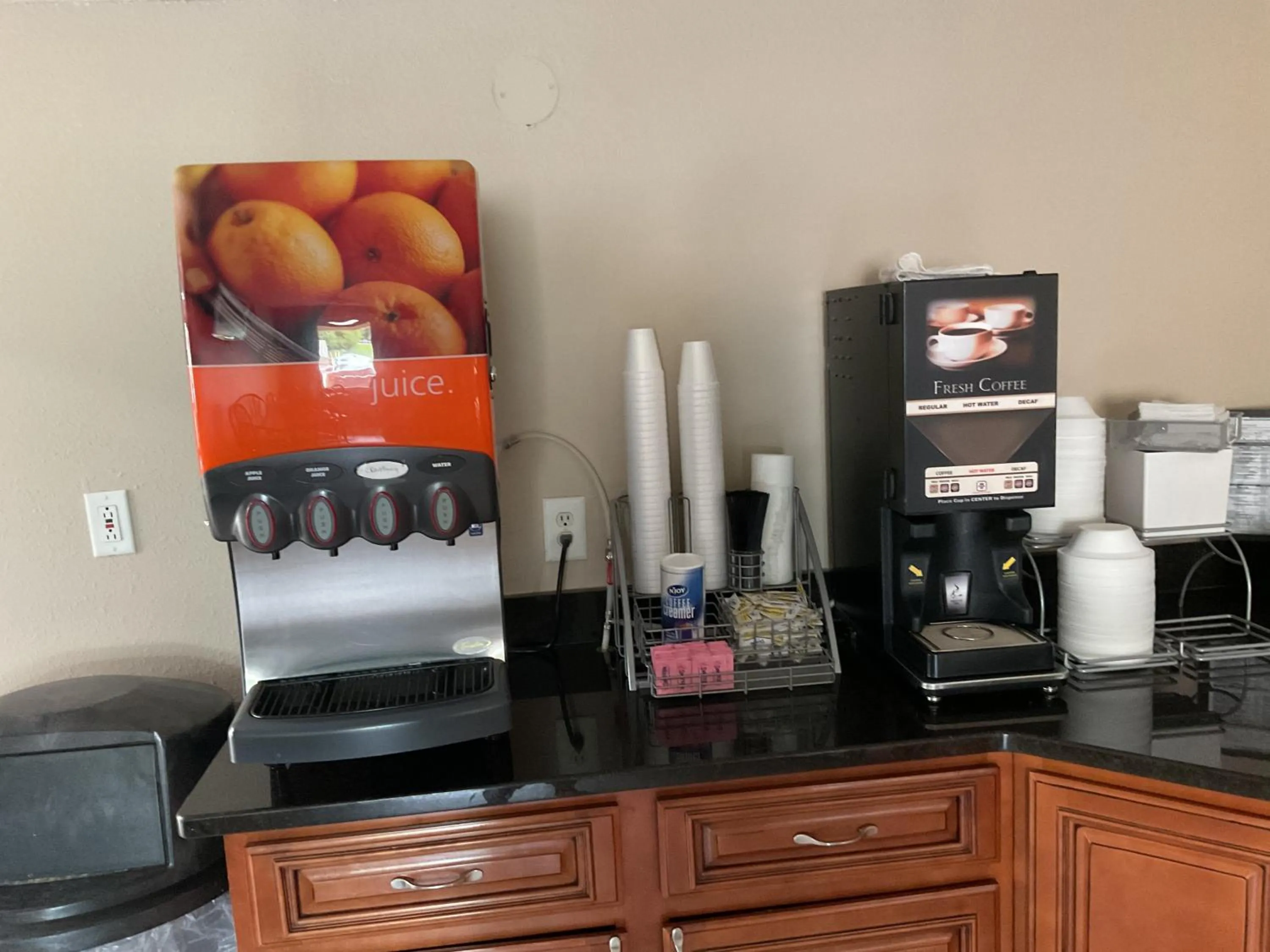 Breakfast in Super 8 by Wyndham Chattanooga/East Ridge