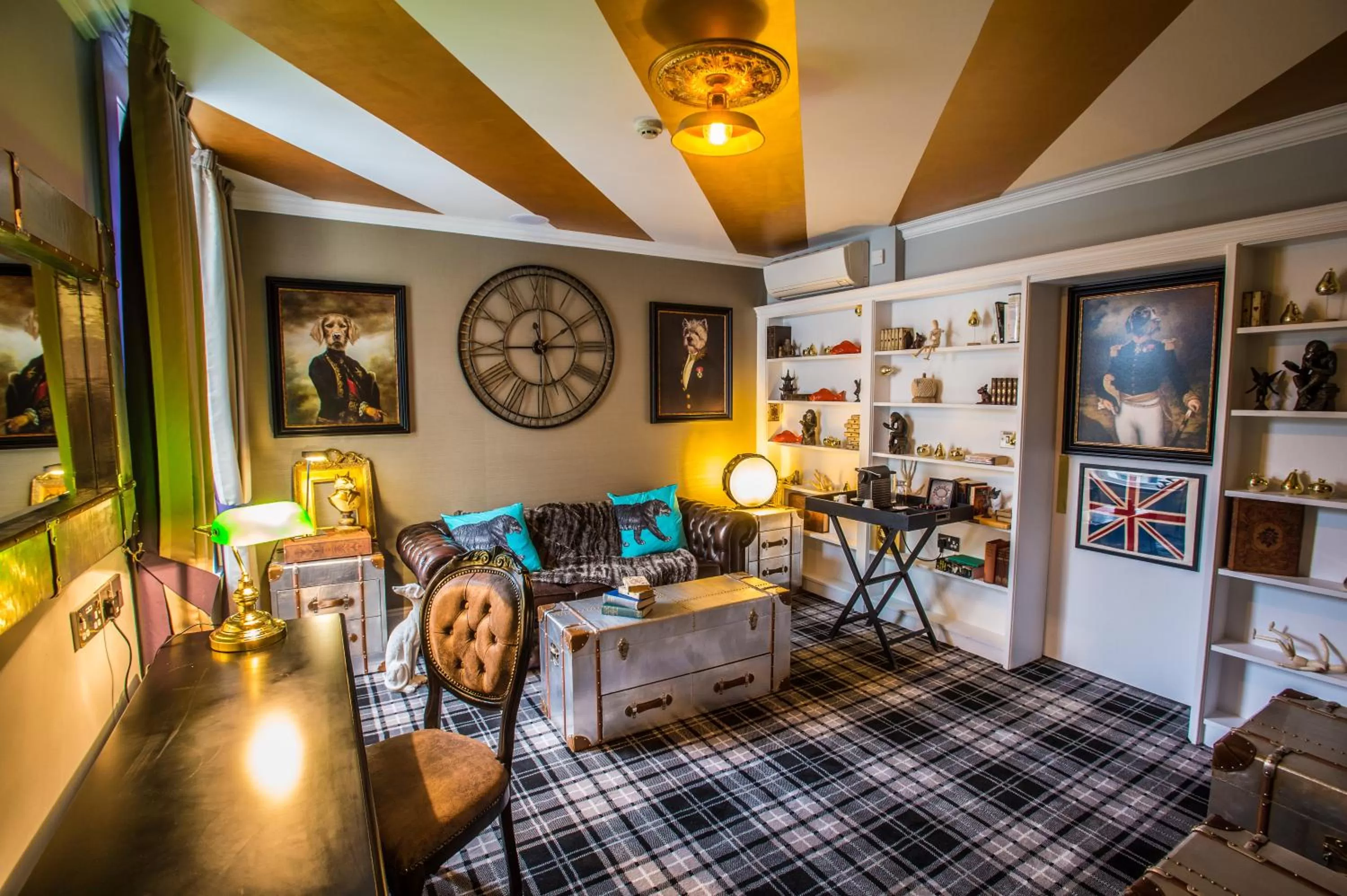 Living room in Mercure Nottingham City Centre Hotel