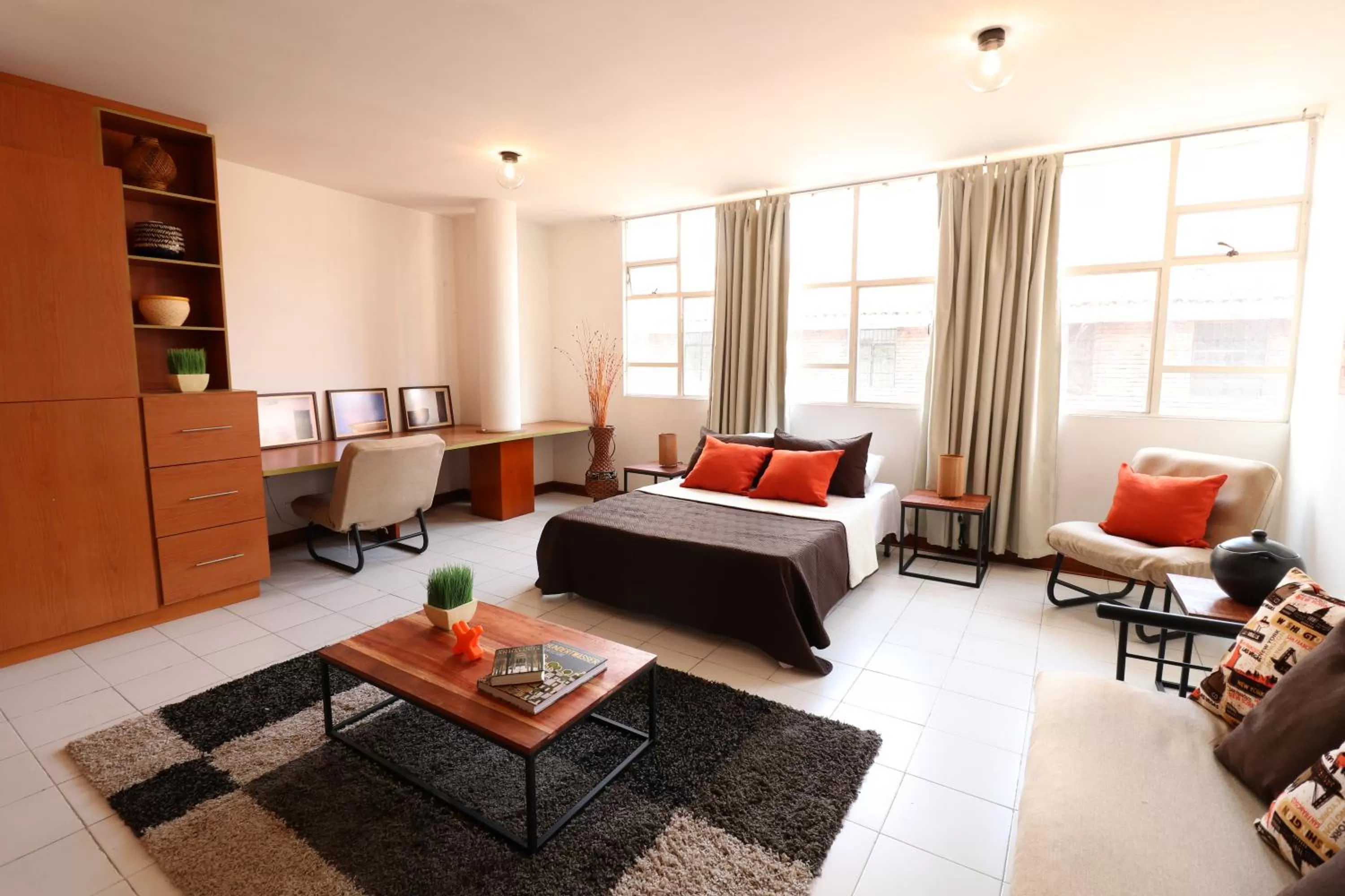 Seating Area in 554 Apartments