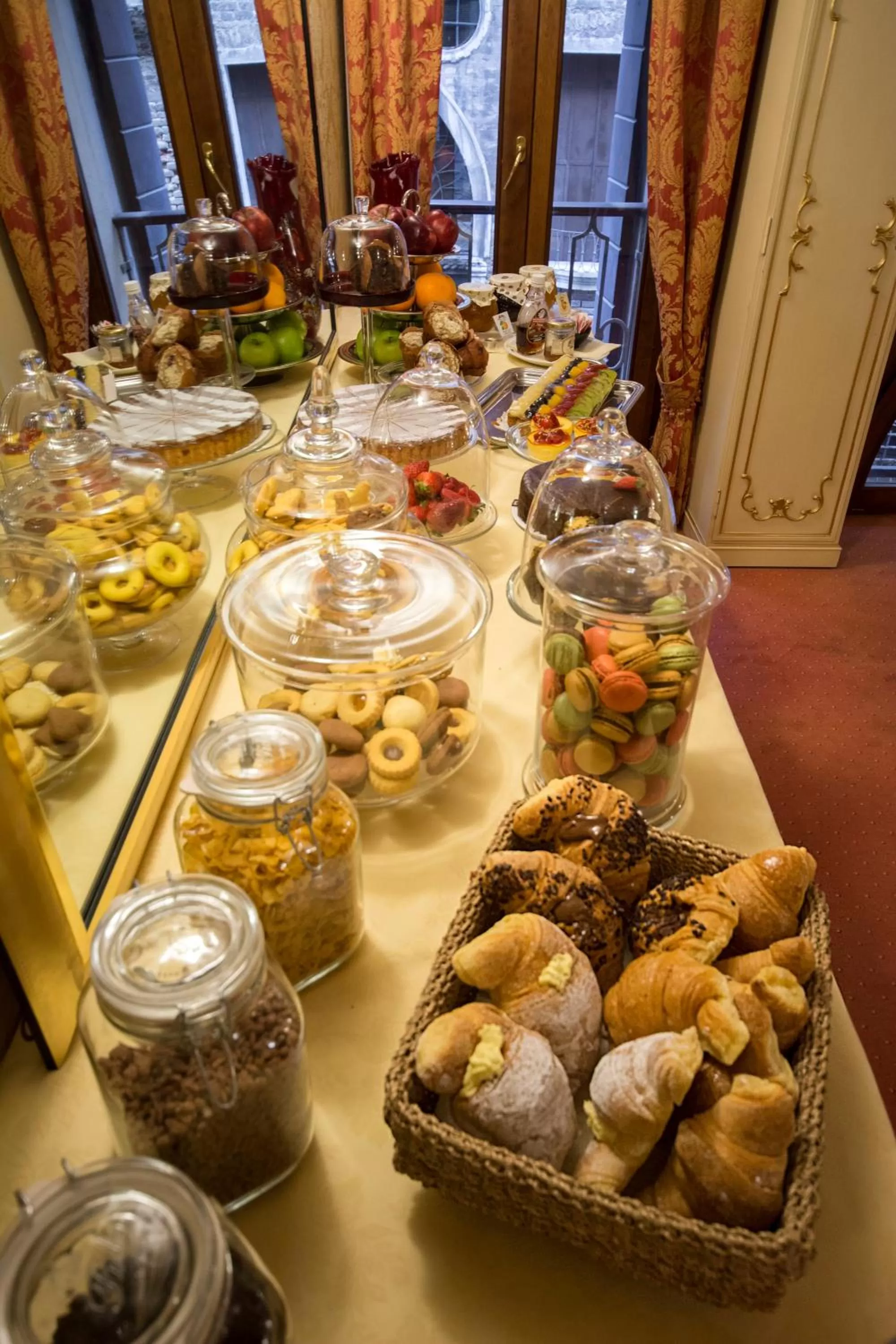 Buffet breakfast in Hotel Becher