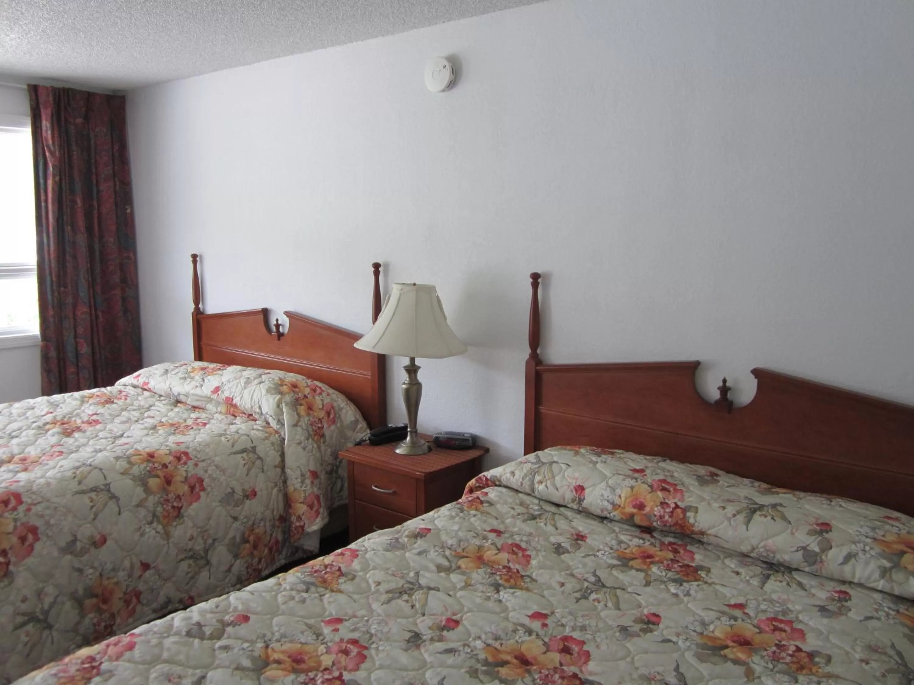 Bed in Bonanza Gold Motel