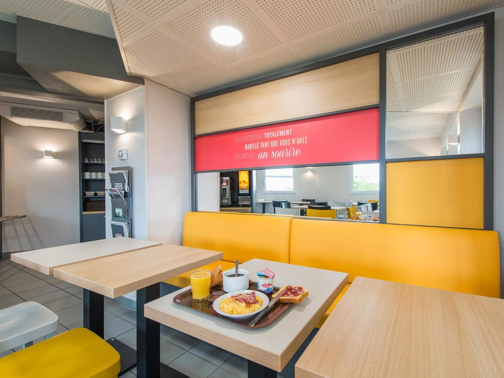 Restaurant/places to eat in B&B HOTEL Blois Sud Vineuil