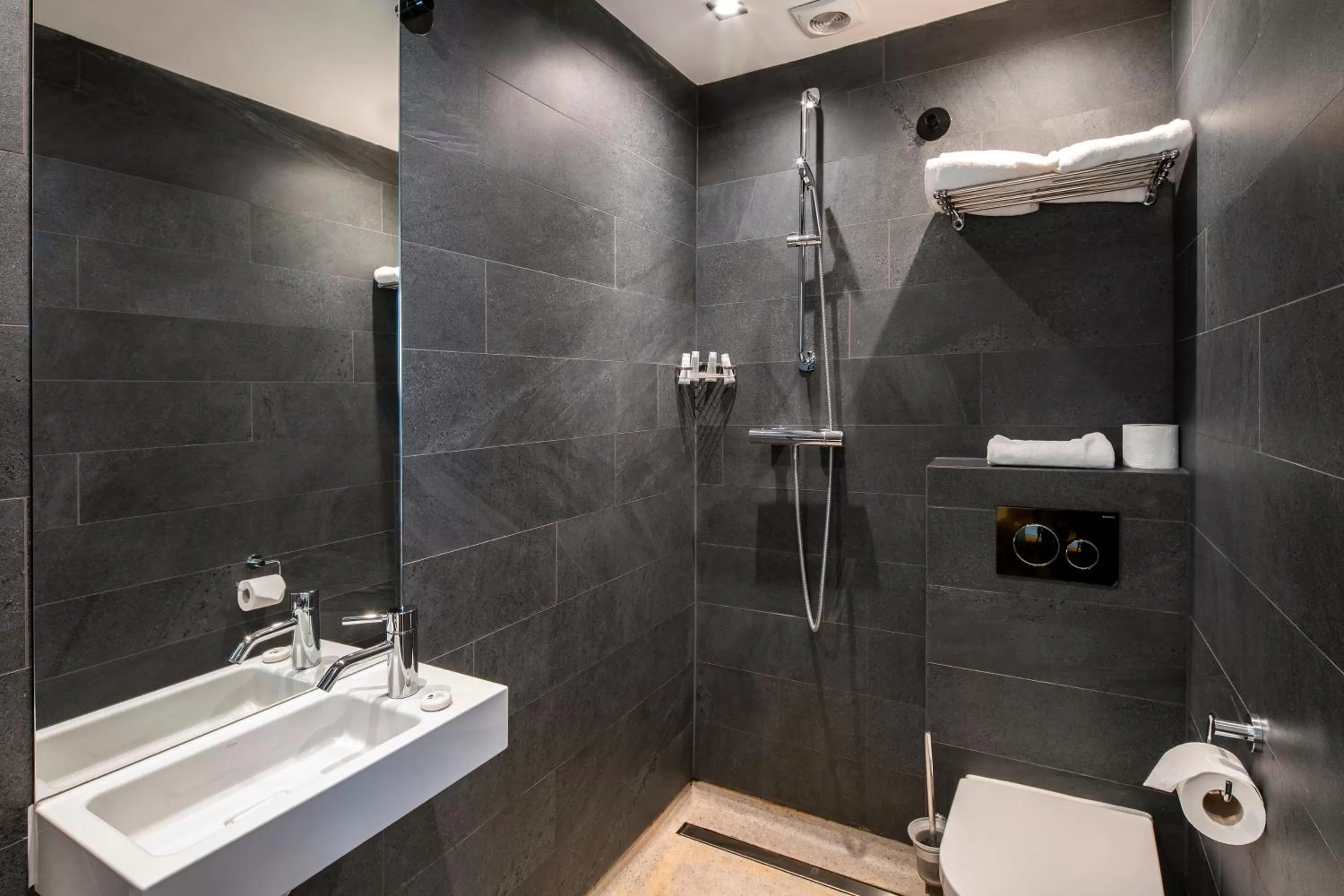 Bathroom in Sotel Amsterdam Central Station