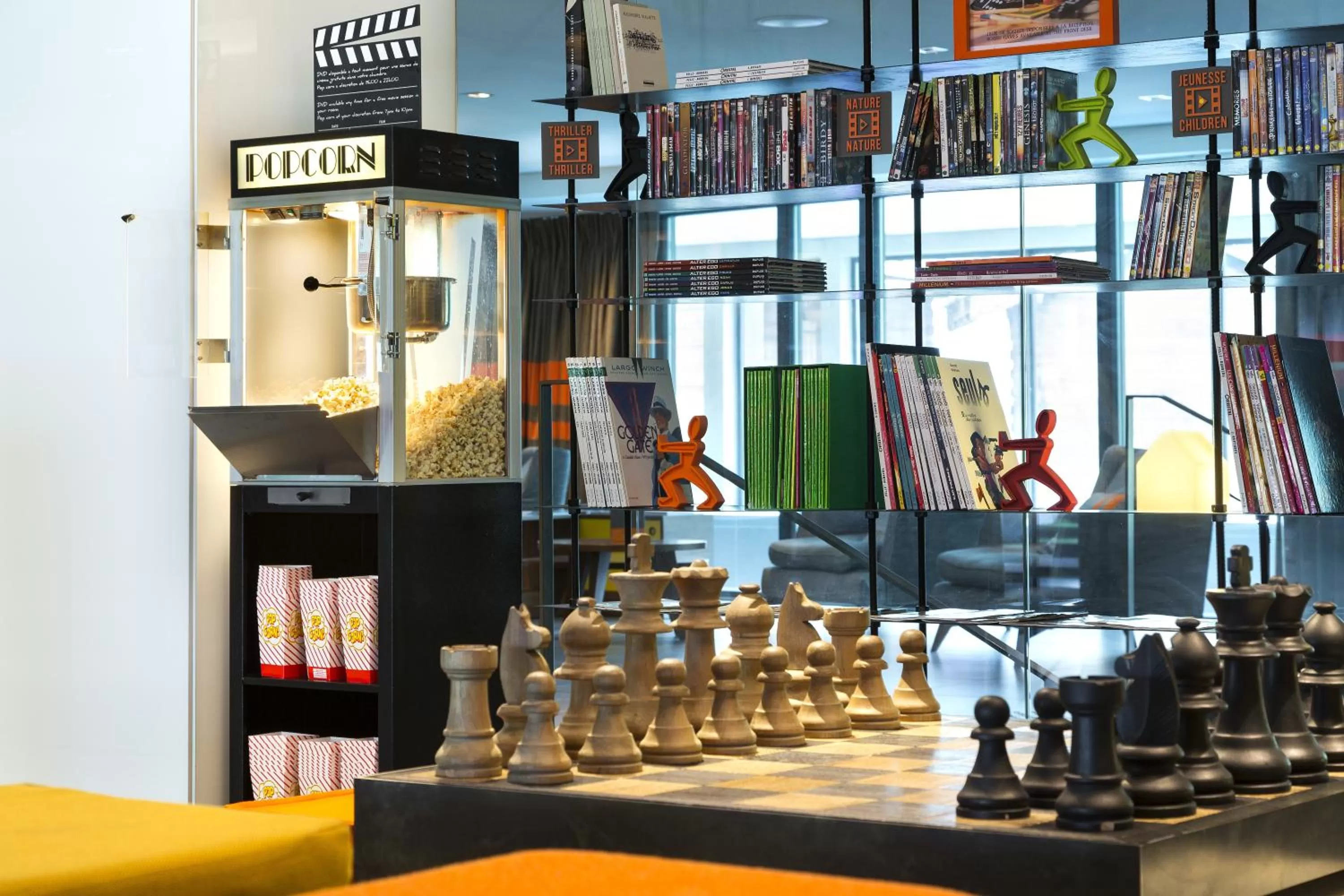 Communal lounge/ TV room in Heliopic Hotel & Spa