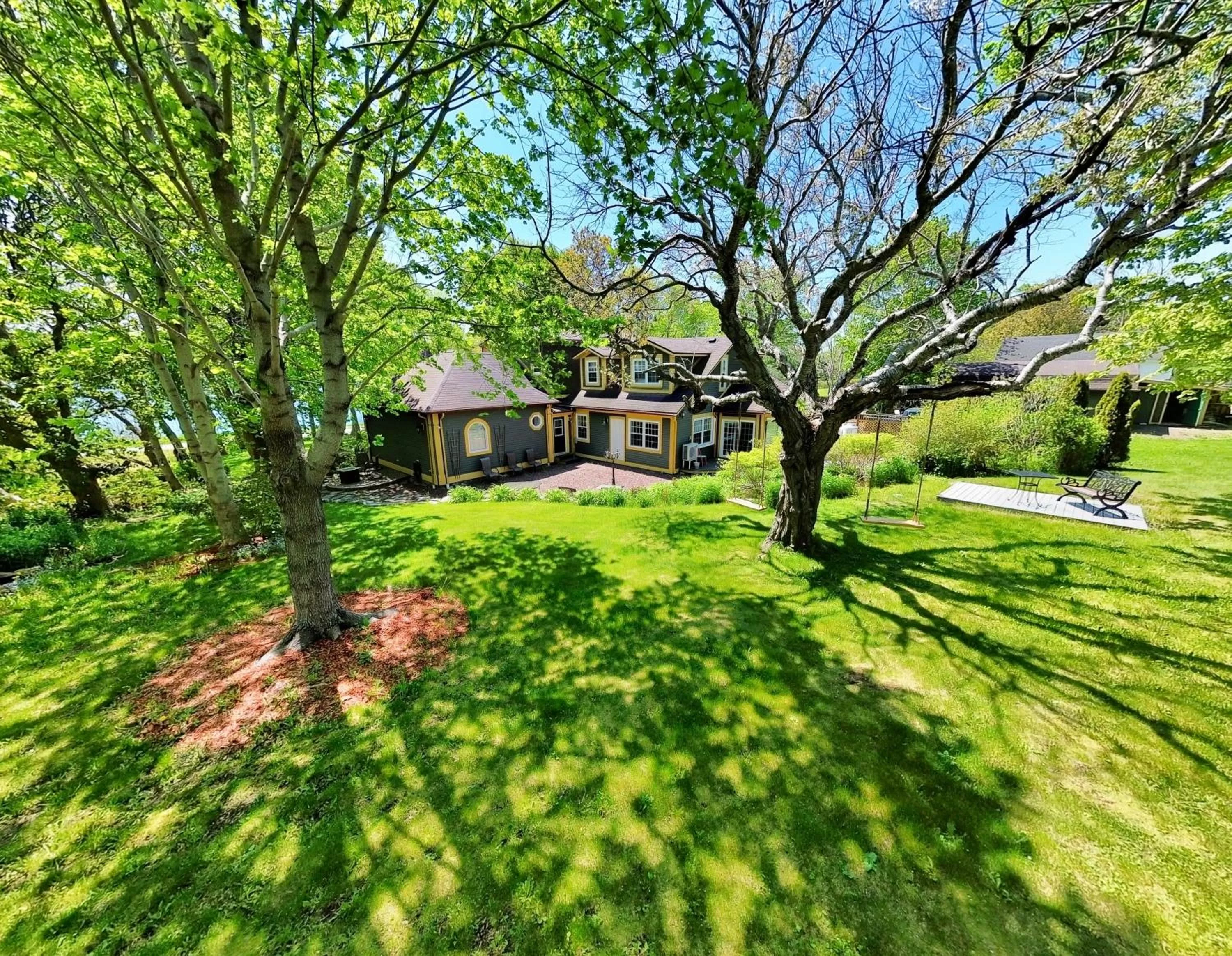 Garden view, Property Building in Belle View Manor Inn