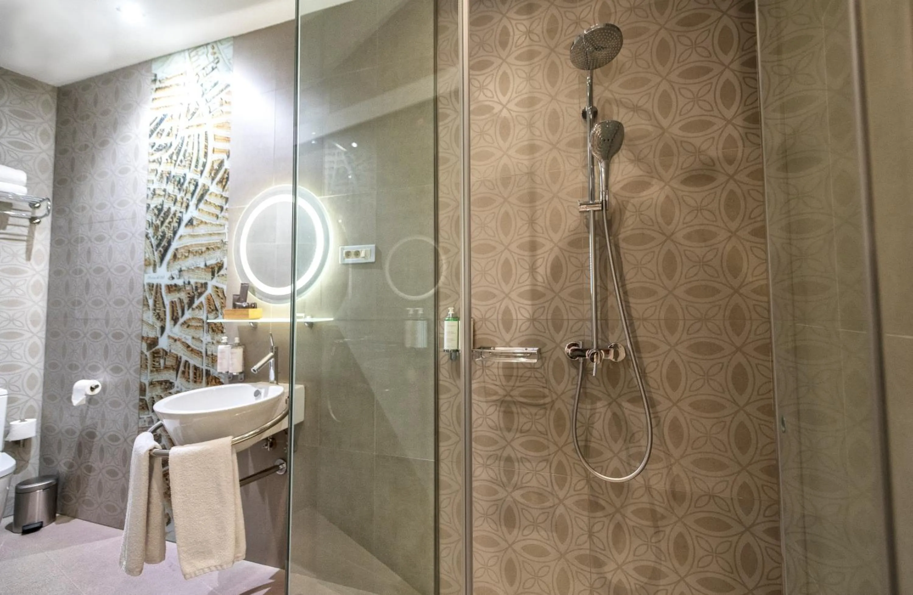 Bathroom in Posada del Dragón Boutique Hotel