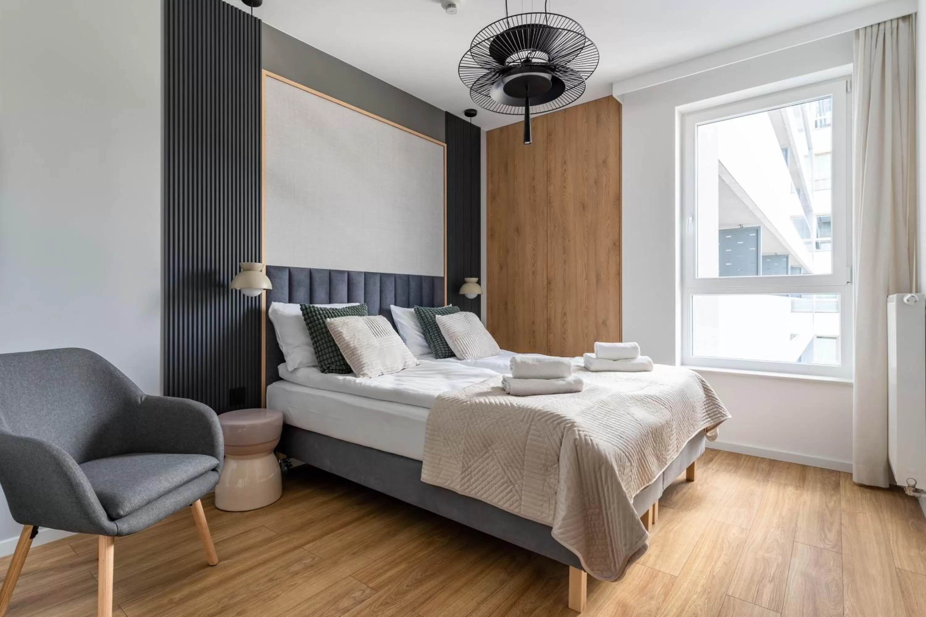 Bed in Symphony Modern Tower Apartamenty