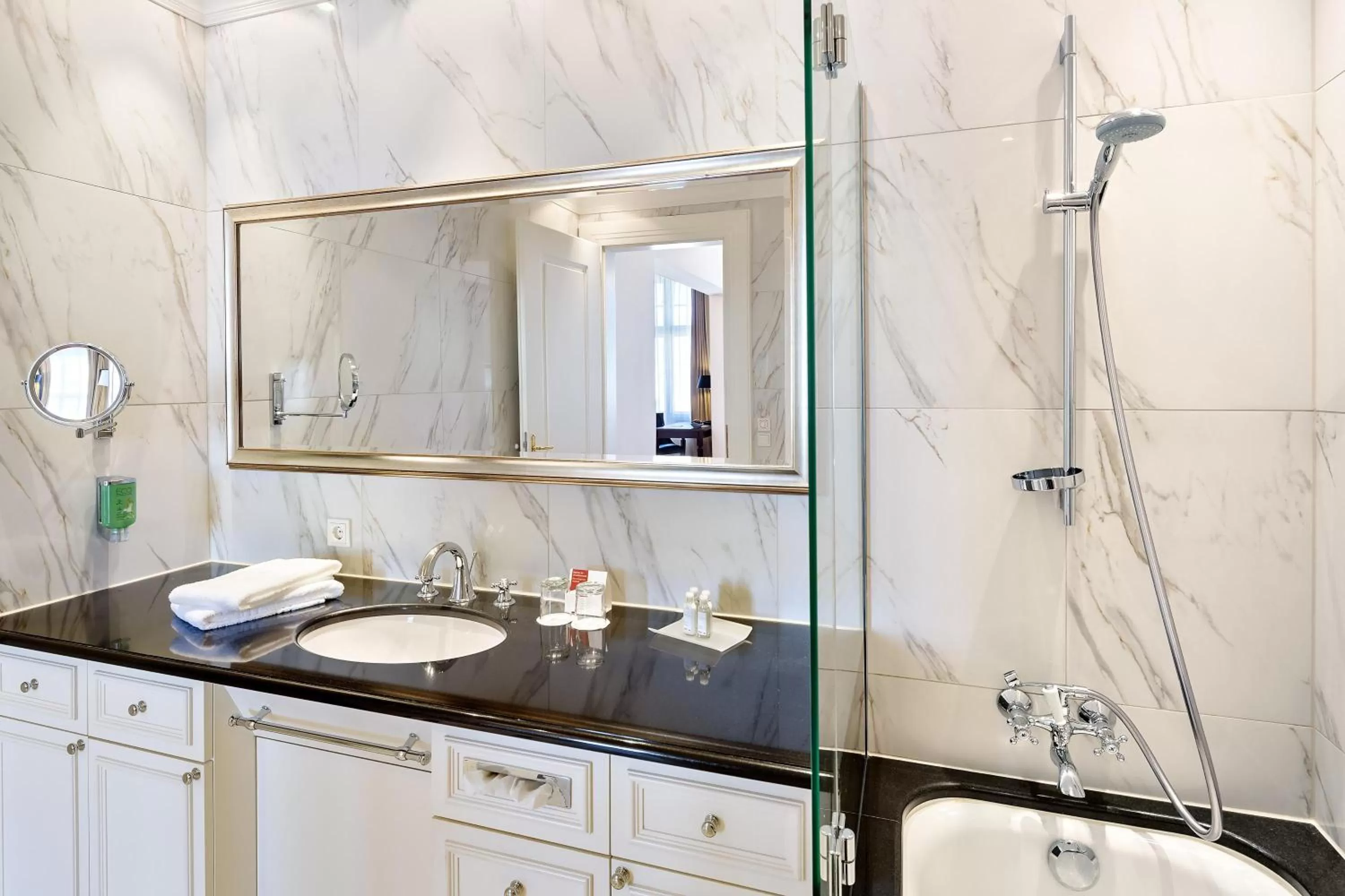 Bathroom in Austria Trend Parkhotel Schönbrunn Wien