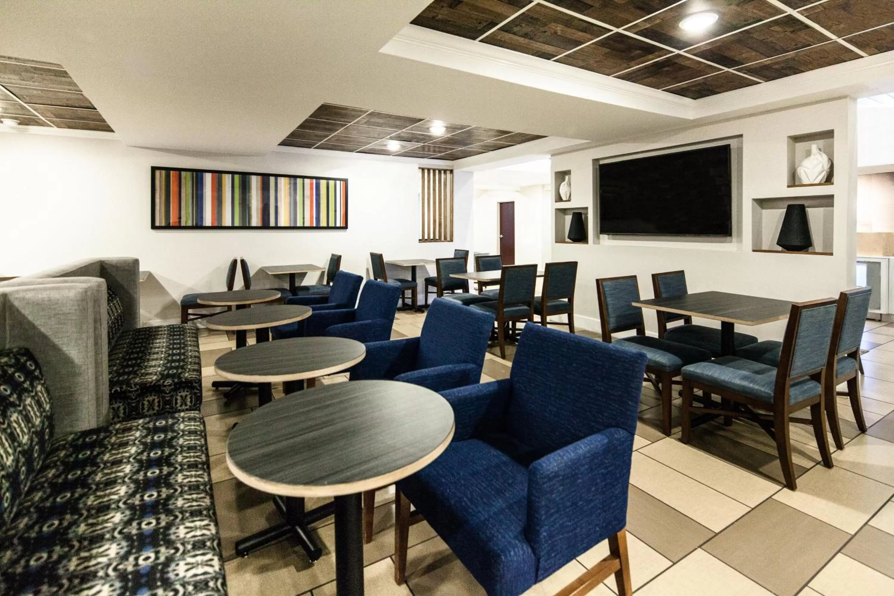 Restaurant/places to eat in Holiday Inn Express Hotel & Suites Nashville Brentwood 65S