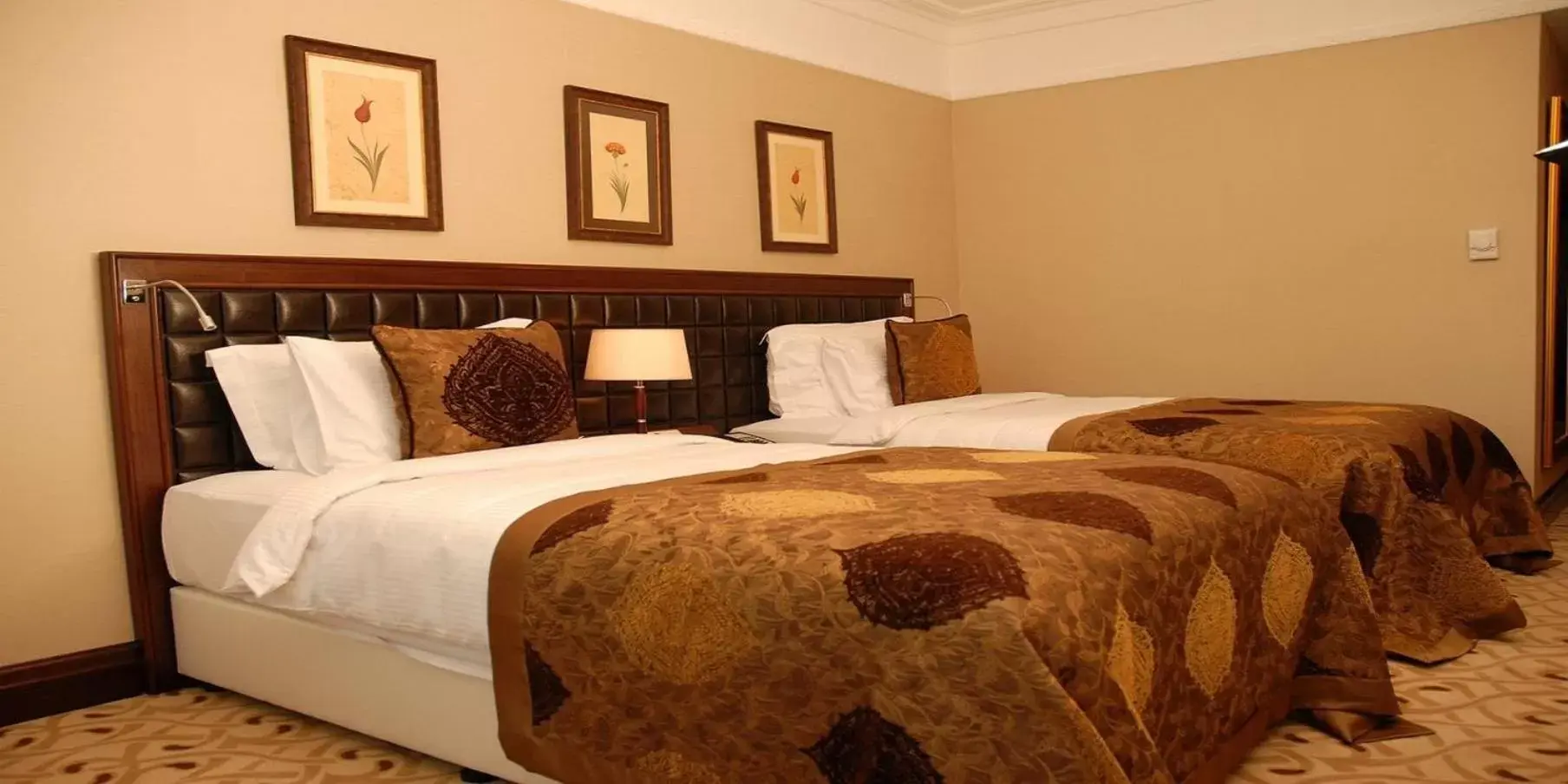 Standard Twin Room with Lounge Access in Crowne Plaza Istanbul Asia by IHG Standard Twin Room with Lounge Access in Crowne Plaza Istanbul Asia by IHG
