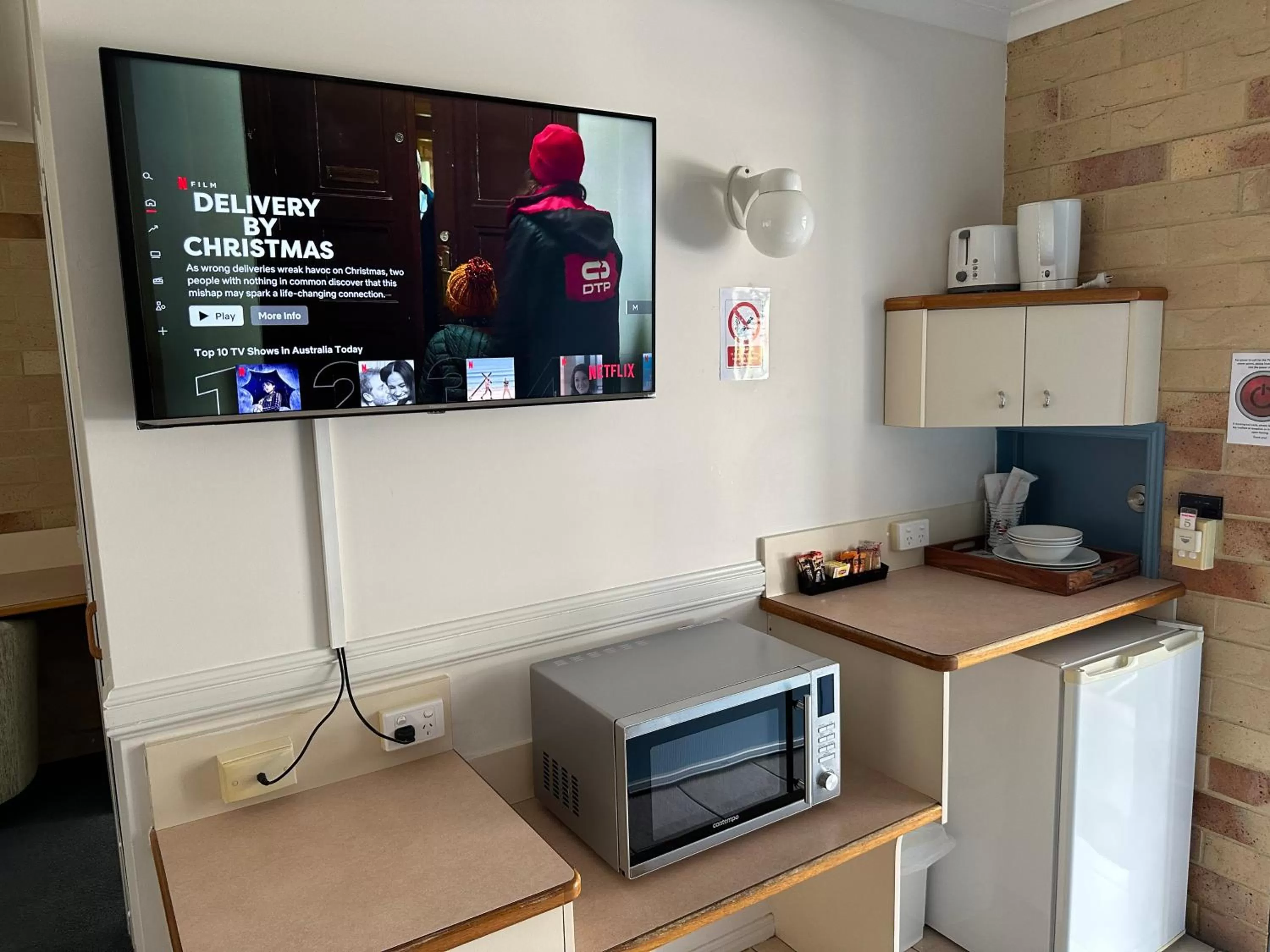 TV and multimedia in Best Western Ambassador Motor Lodge