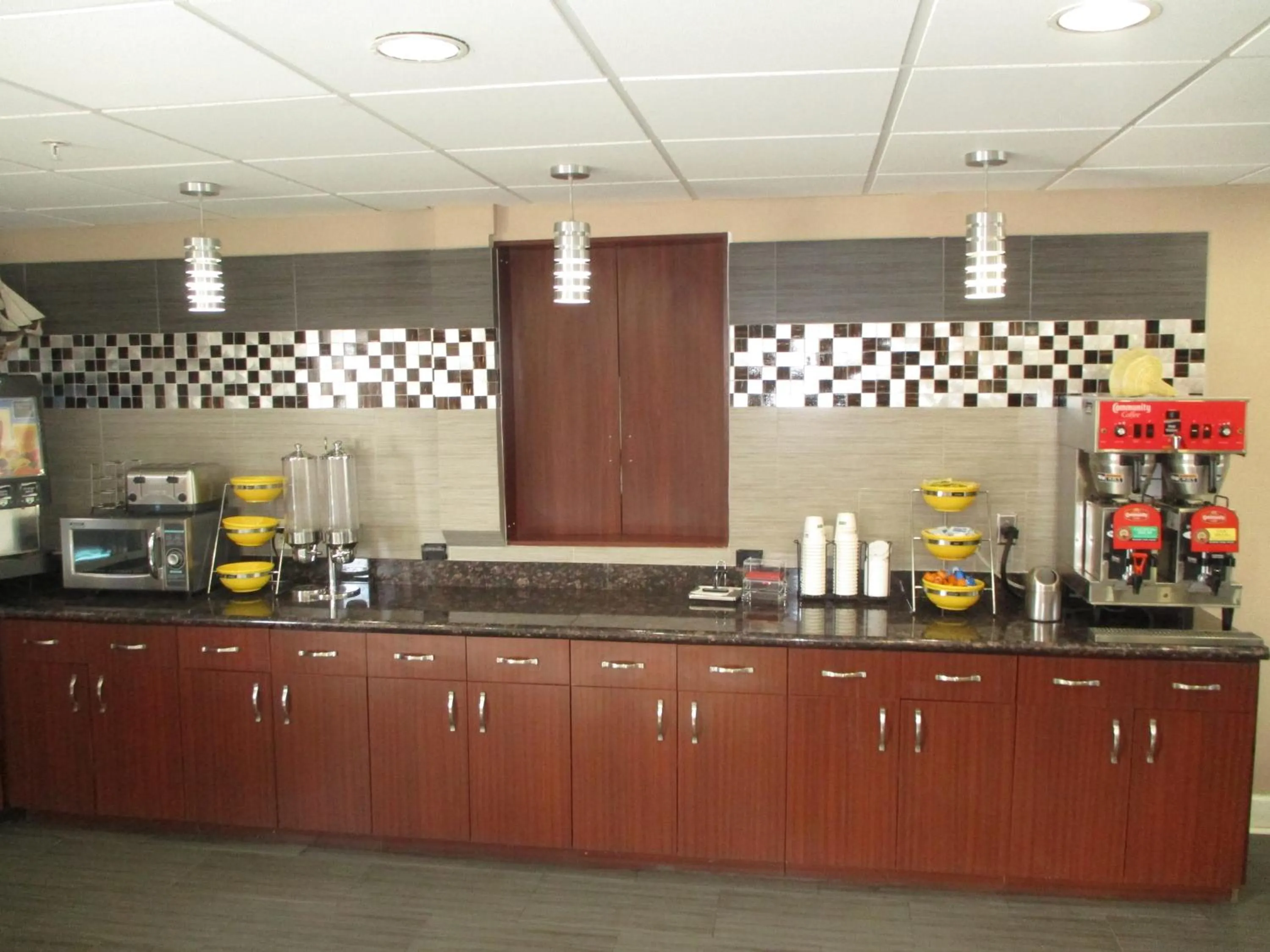 Breakfast in Days Inn & Suites by Wyndham Sam Houston Tollway