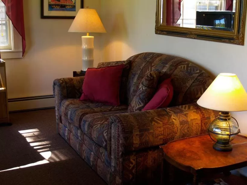 Spring, Seating Area in Beach Cottage Inn