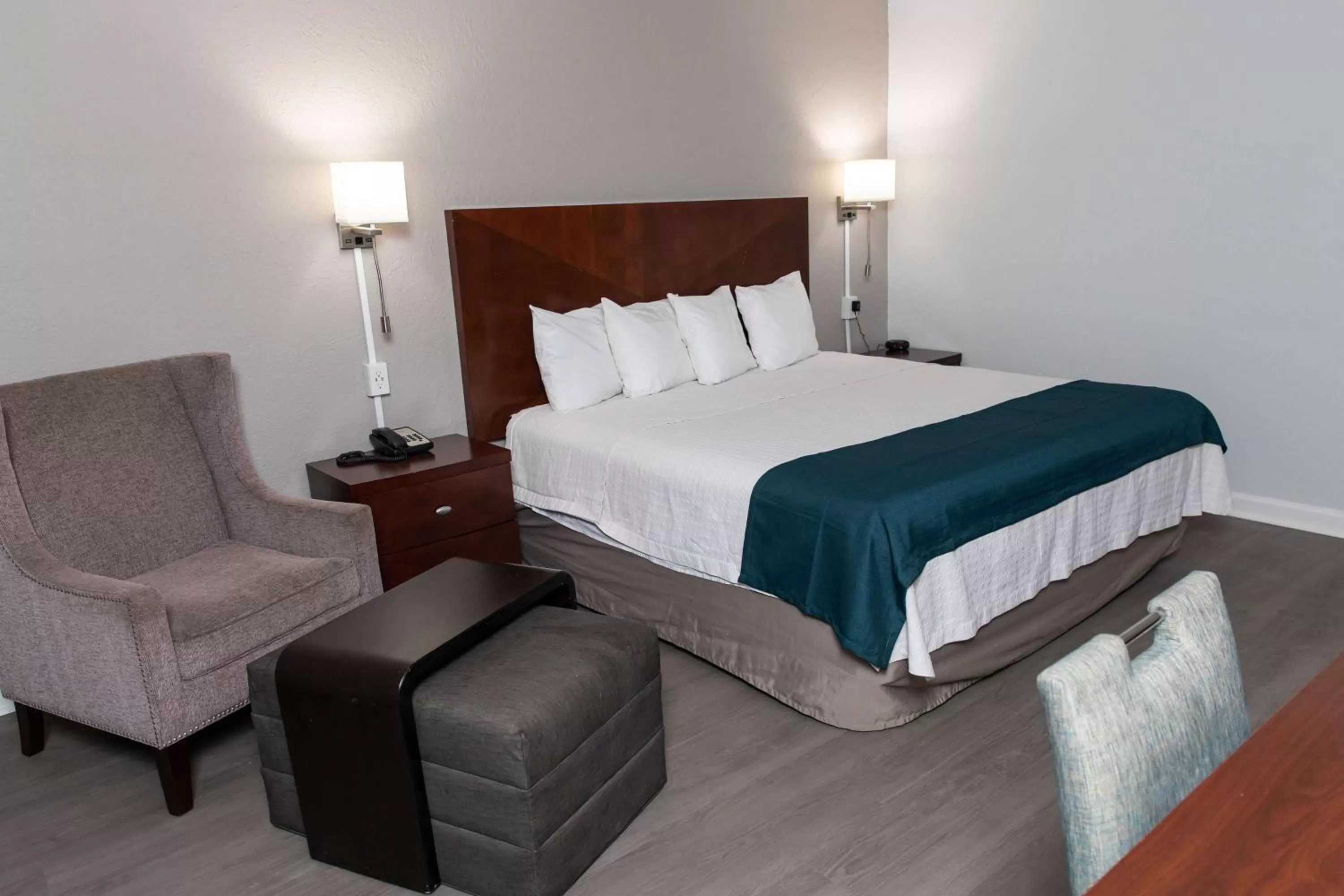 Photo of the whole room, Bed in Studio 6 Ocala, FL