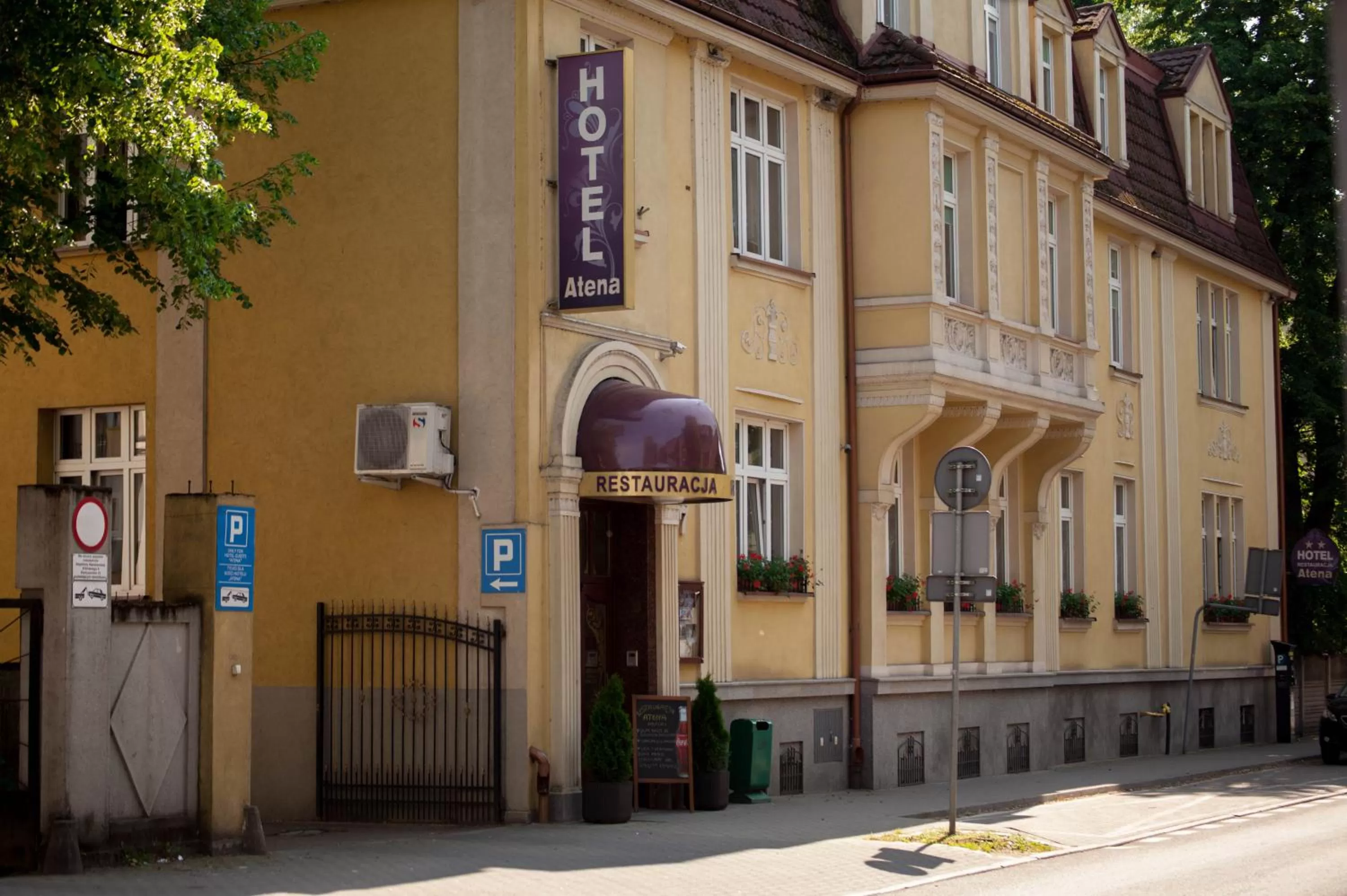 Facade/entrance in Hotel Atena