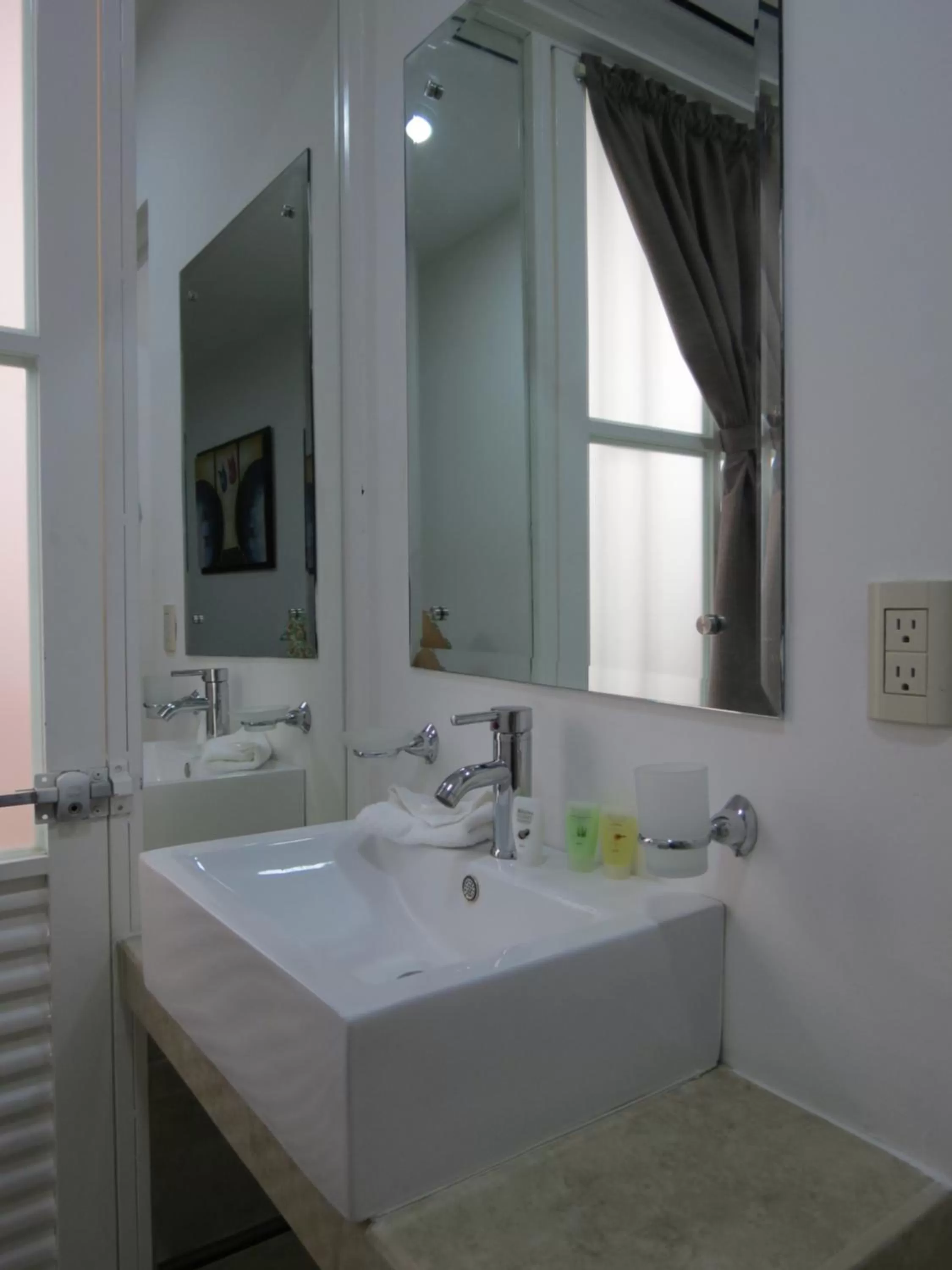 Bathroom in Hotel del Arte y Figura