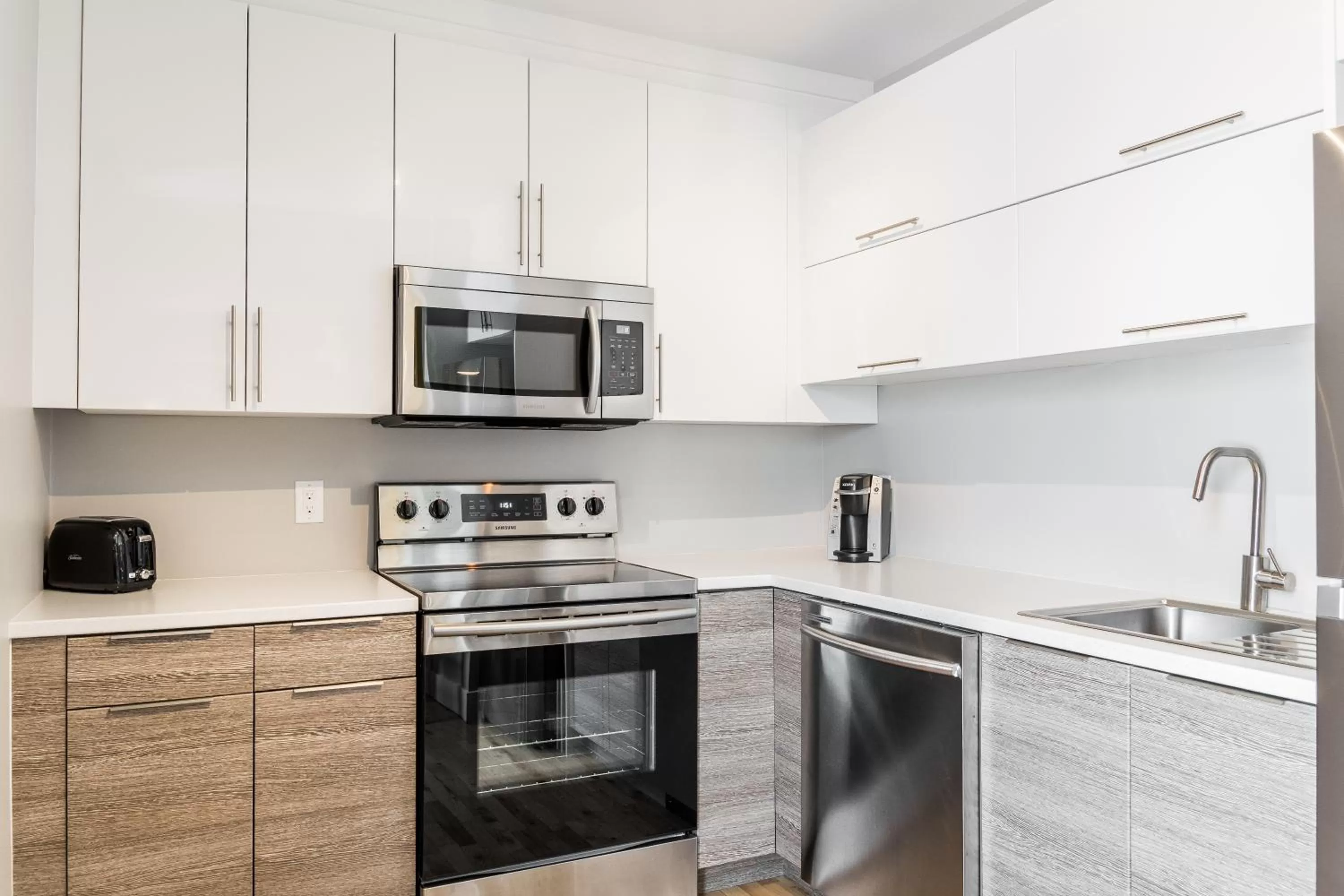 Kitchen/Kitchenette in Capitol Robinson by Bower Hotels & Suites