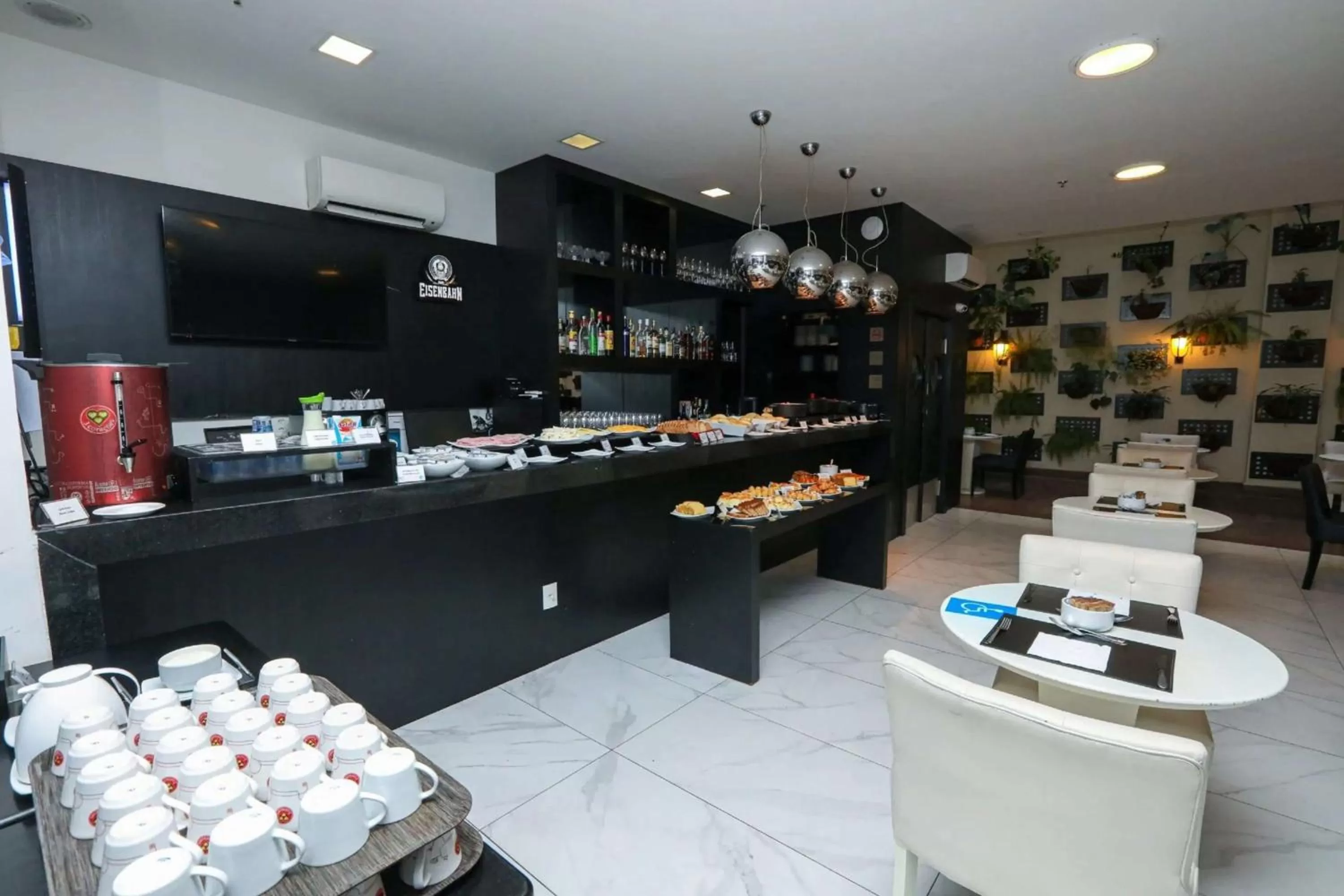 Restaurant/places to eat in Nobile Hotel Copacabana Design