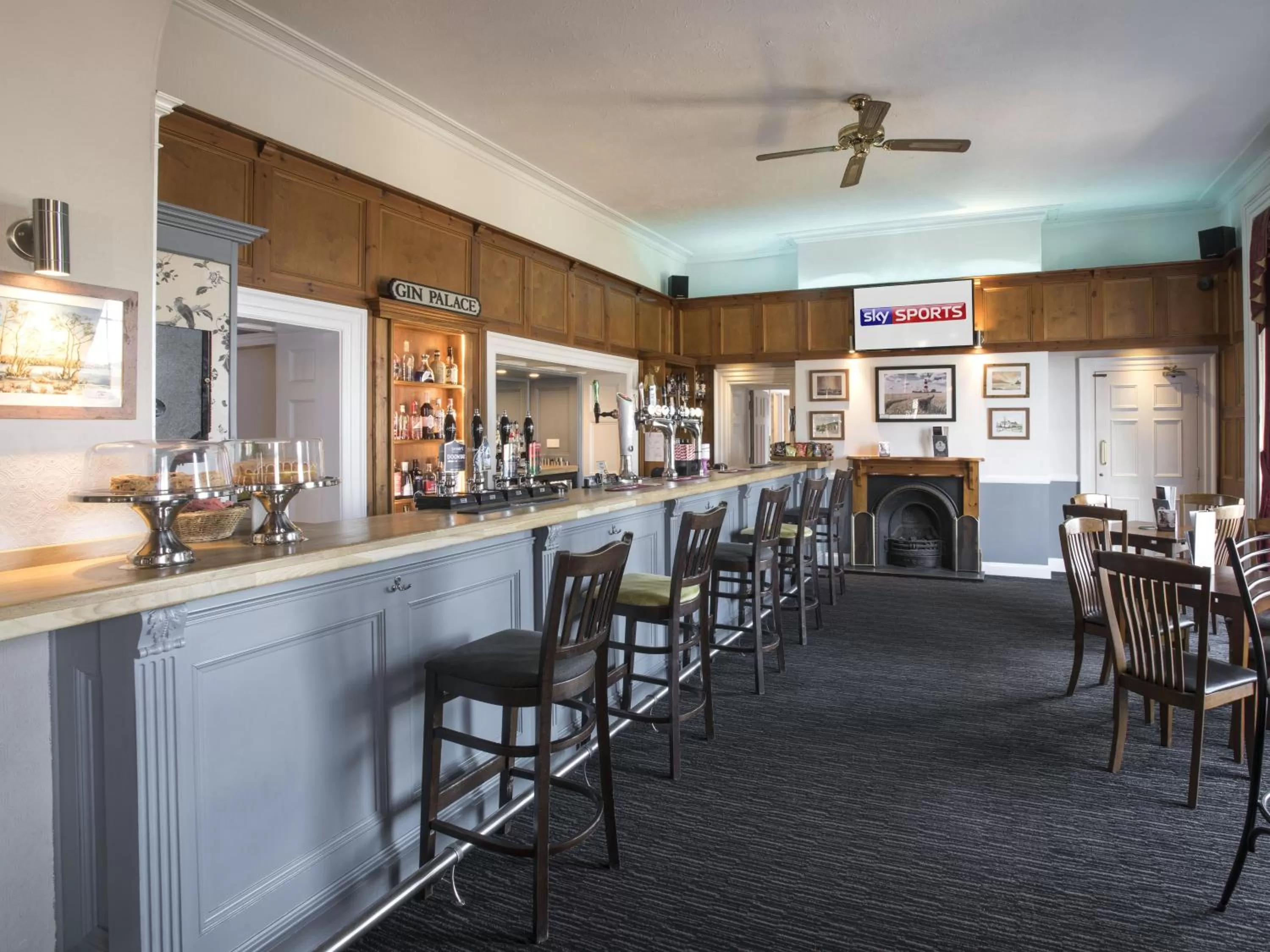 Lounge or bar in The Old Hall Hotel