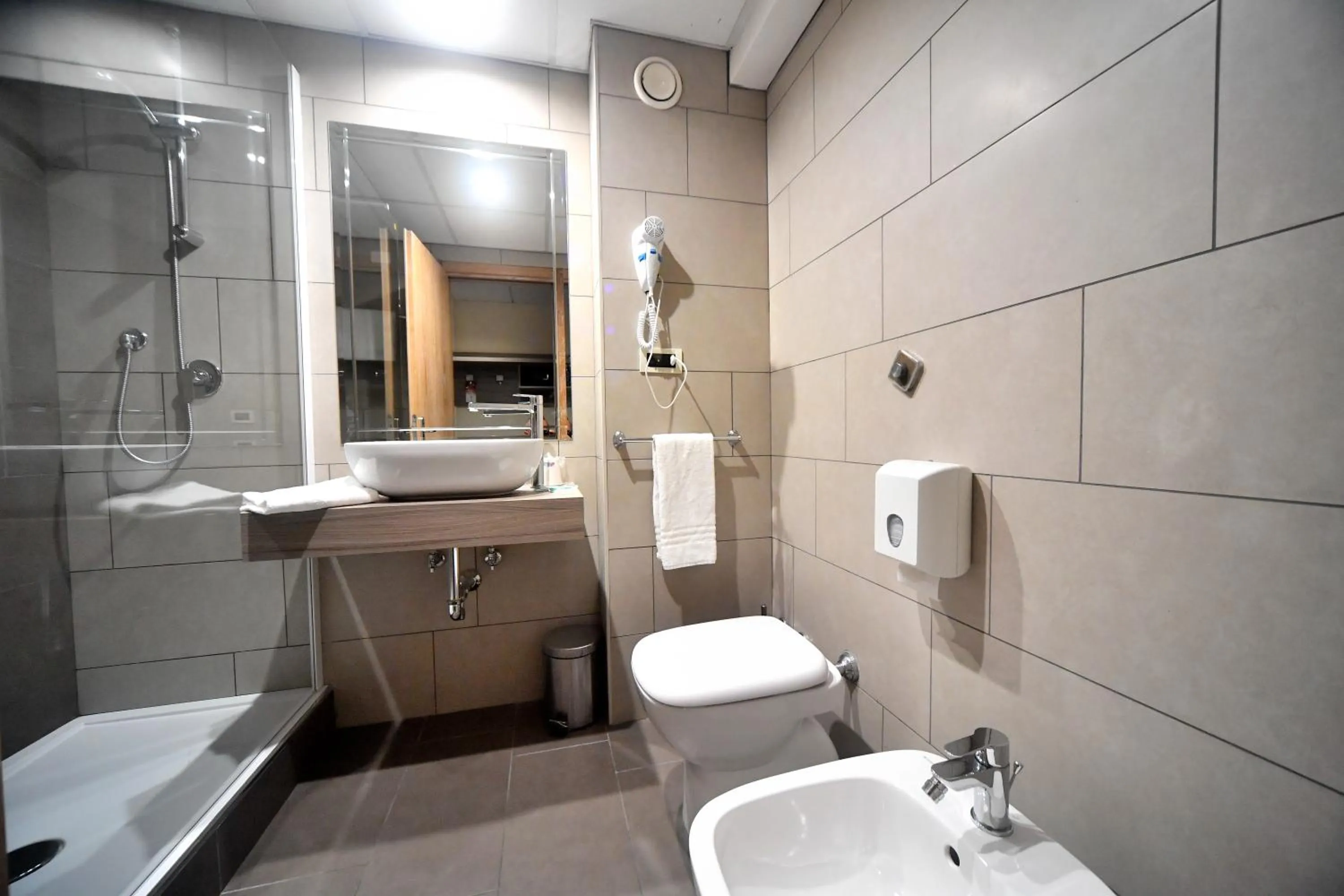 Bathroom in Palace Inn Rome Fiano