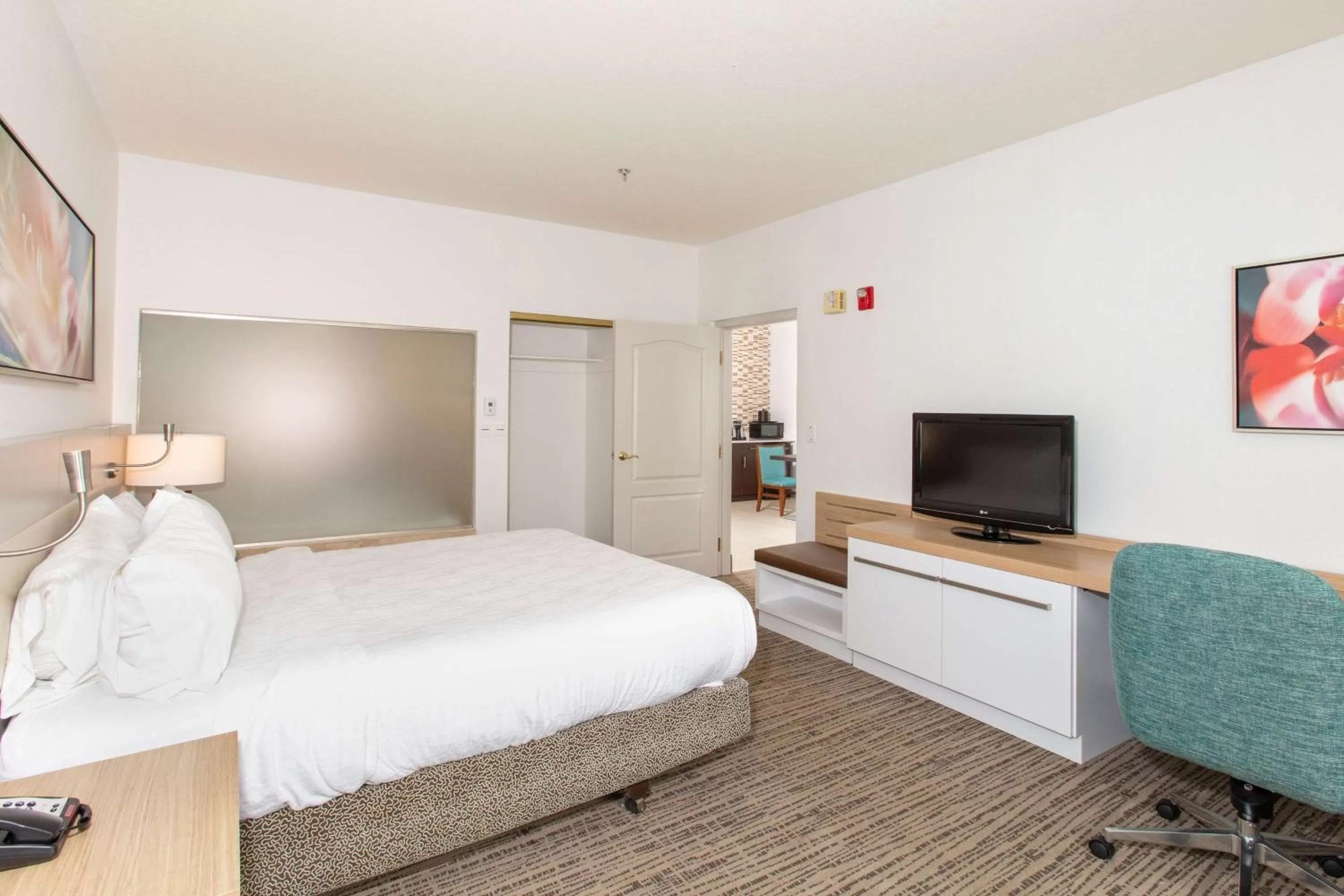 Bed in Hilton Garden Inn Jacksonville Airport